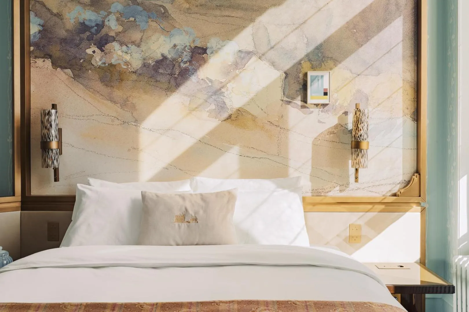 Bedroom, Bed in Villa Pétrusse - Relais & Châteaux