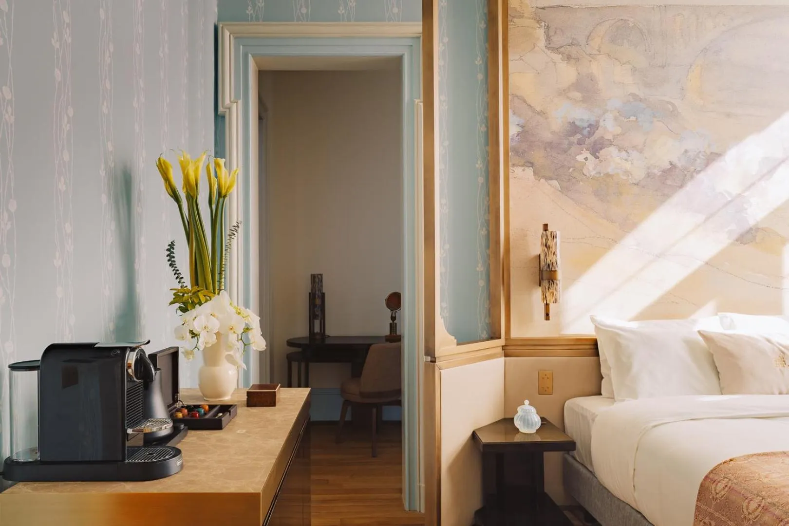 Bedroom in Villa Pétrusse - Relais & Châteaux