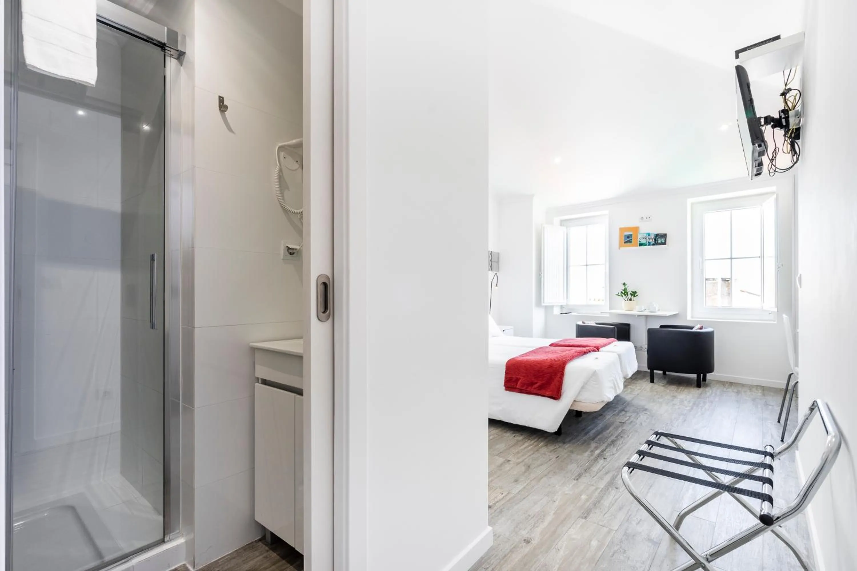 Toilet, Bed in Castle Inn Lisbon Apartments