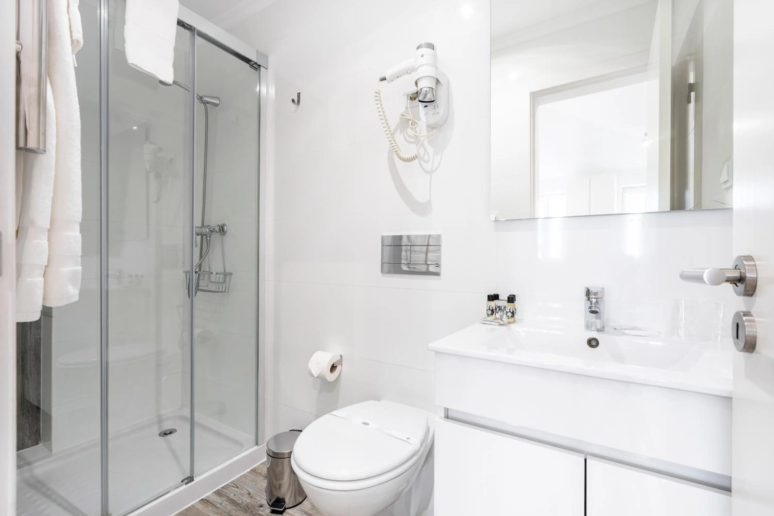 Shower in Castle Inn Lisbon Apartments