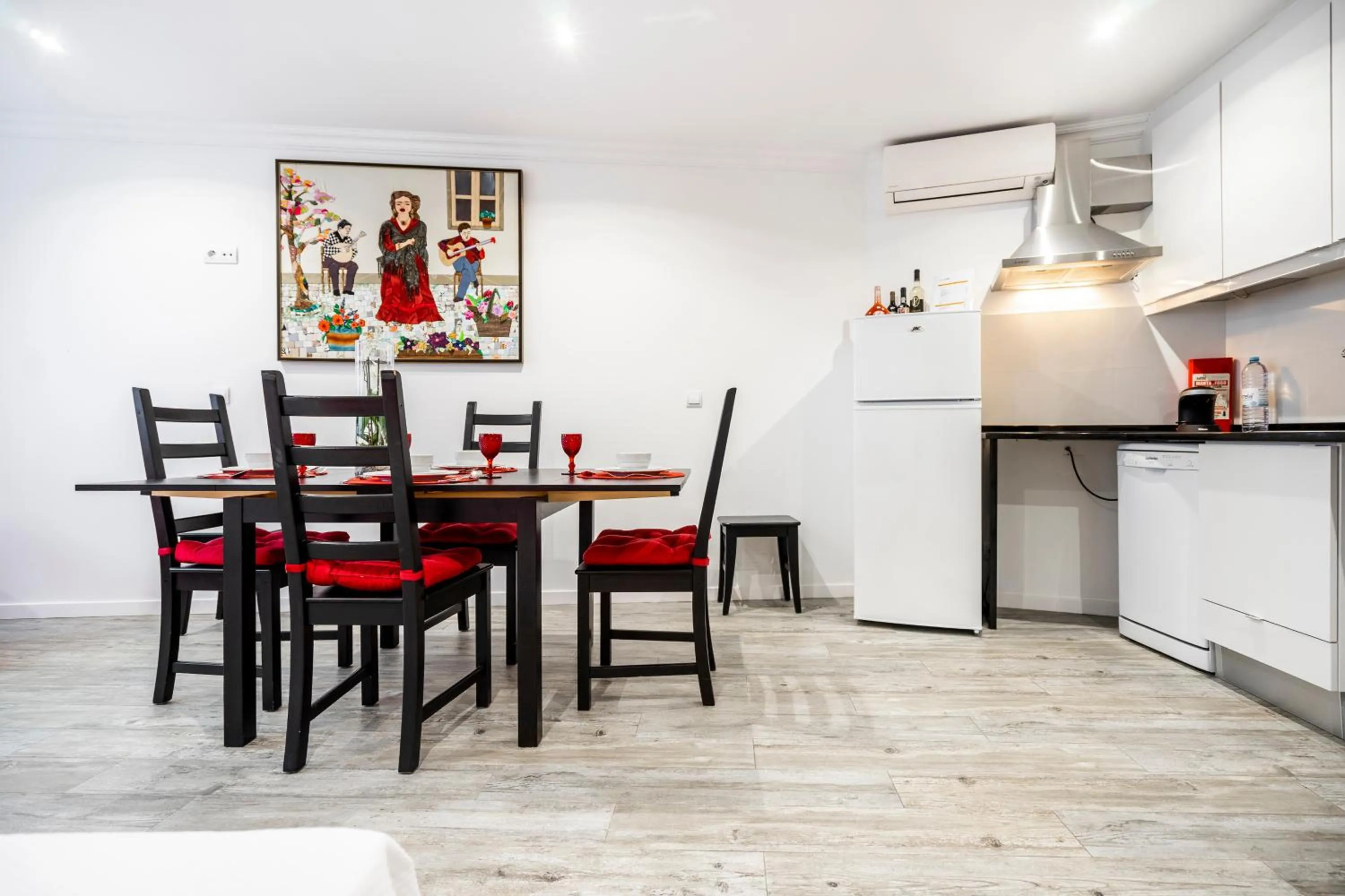 Kitchen or kitchenette in Castle Inn Lisbon Apartments