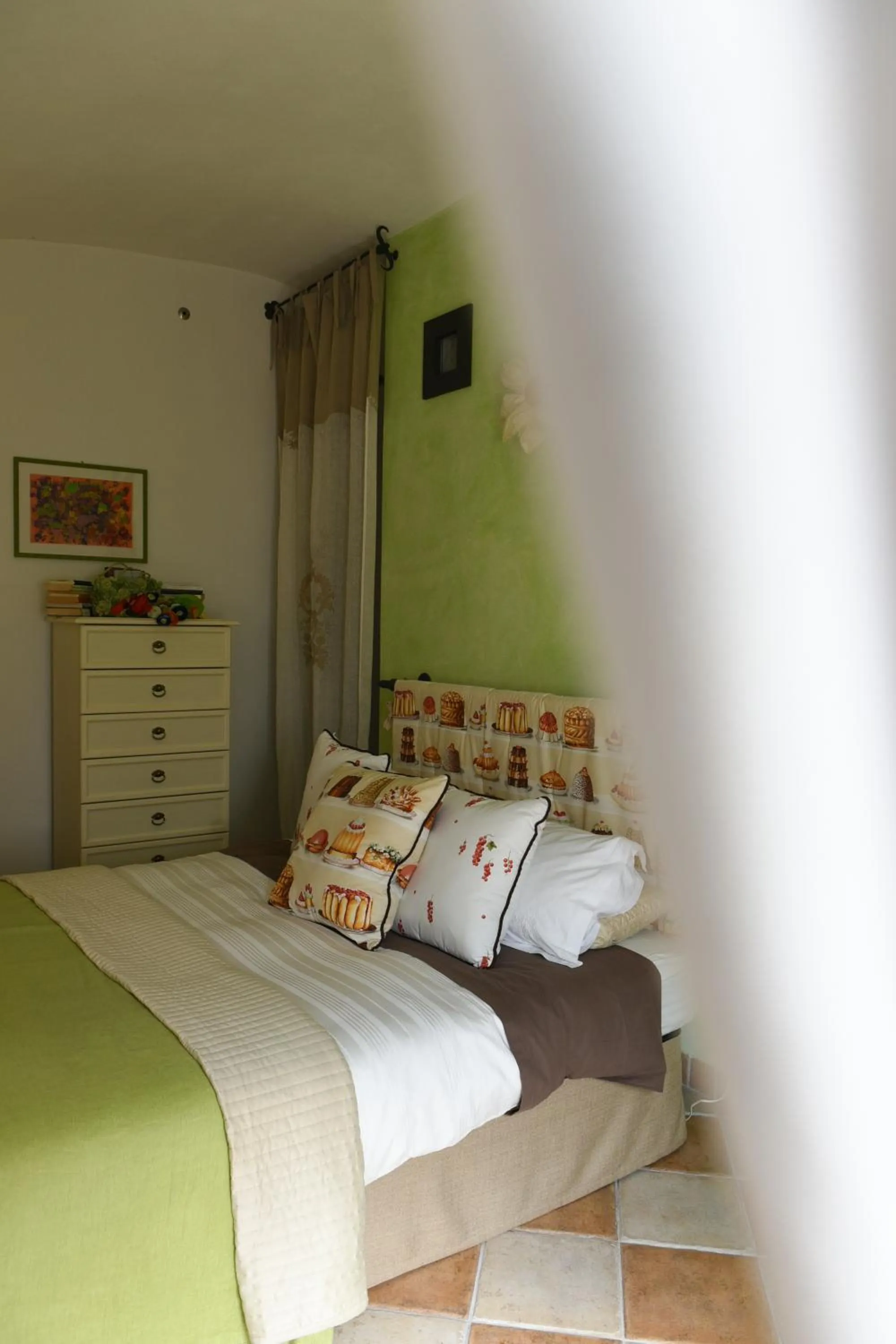 Photo of the whole room, Bed in B&B Va...lentina