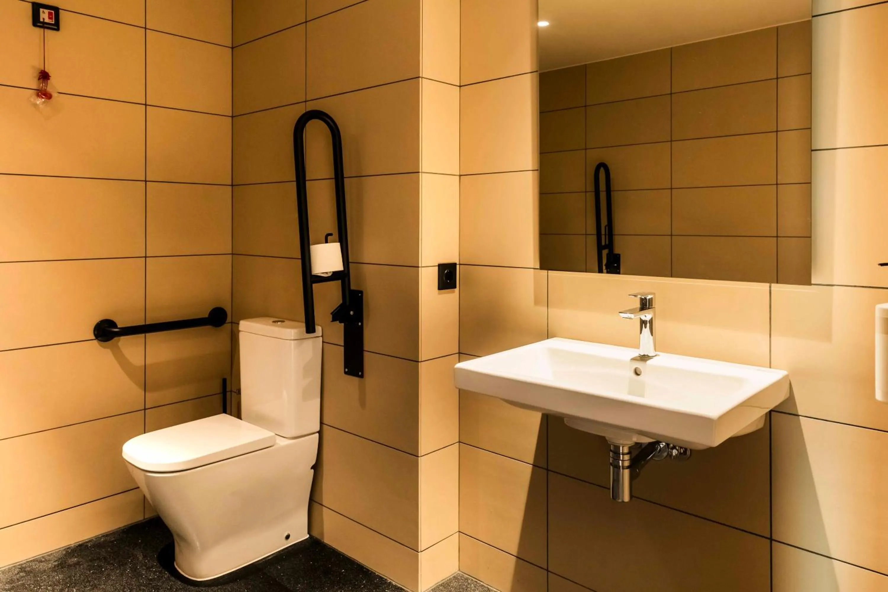 Bathroom in easyHotel Barcelona La Sagrera