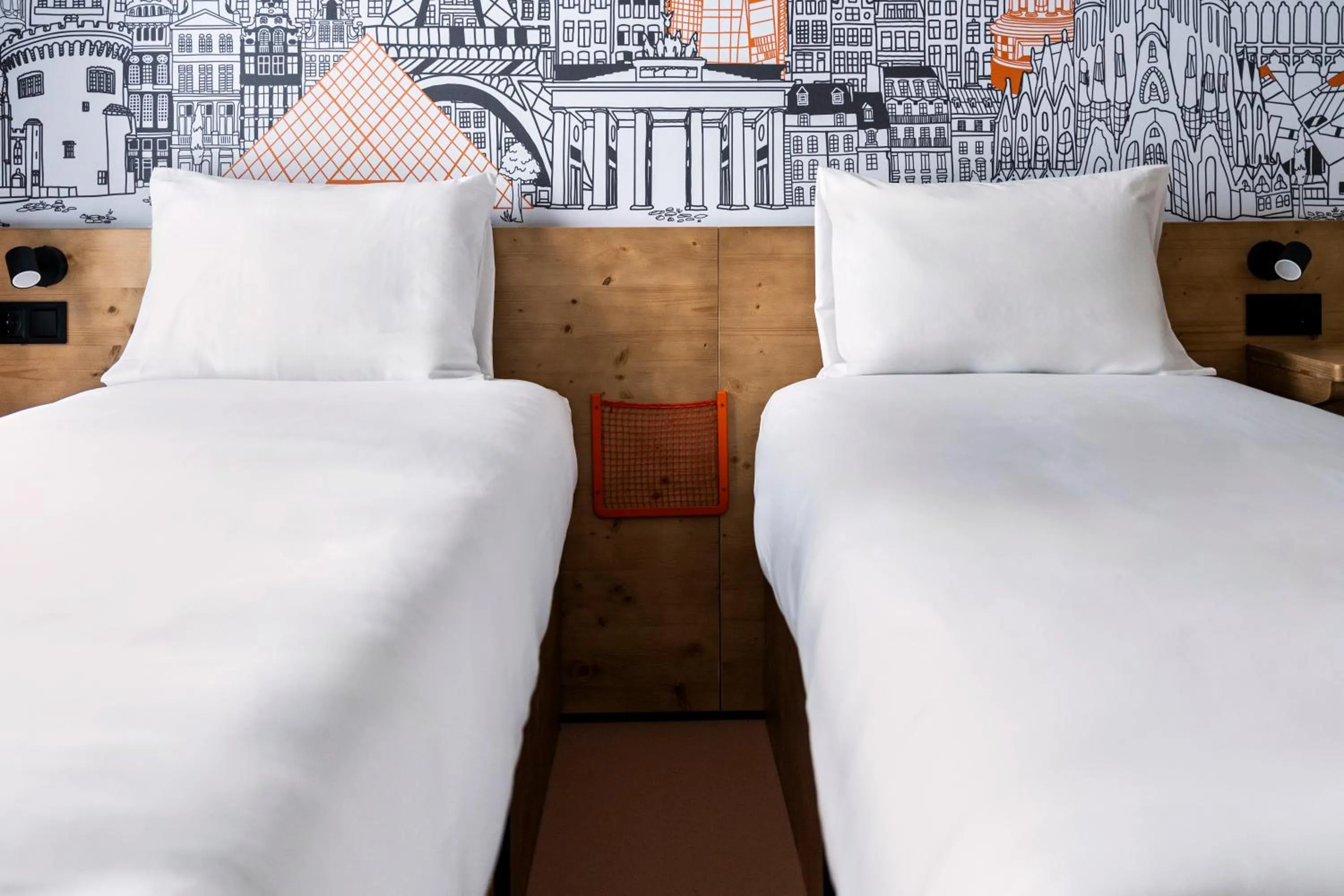 Bedroom, Bed in easyHotel Barcelona La Sagrera