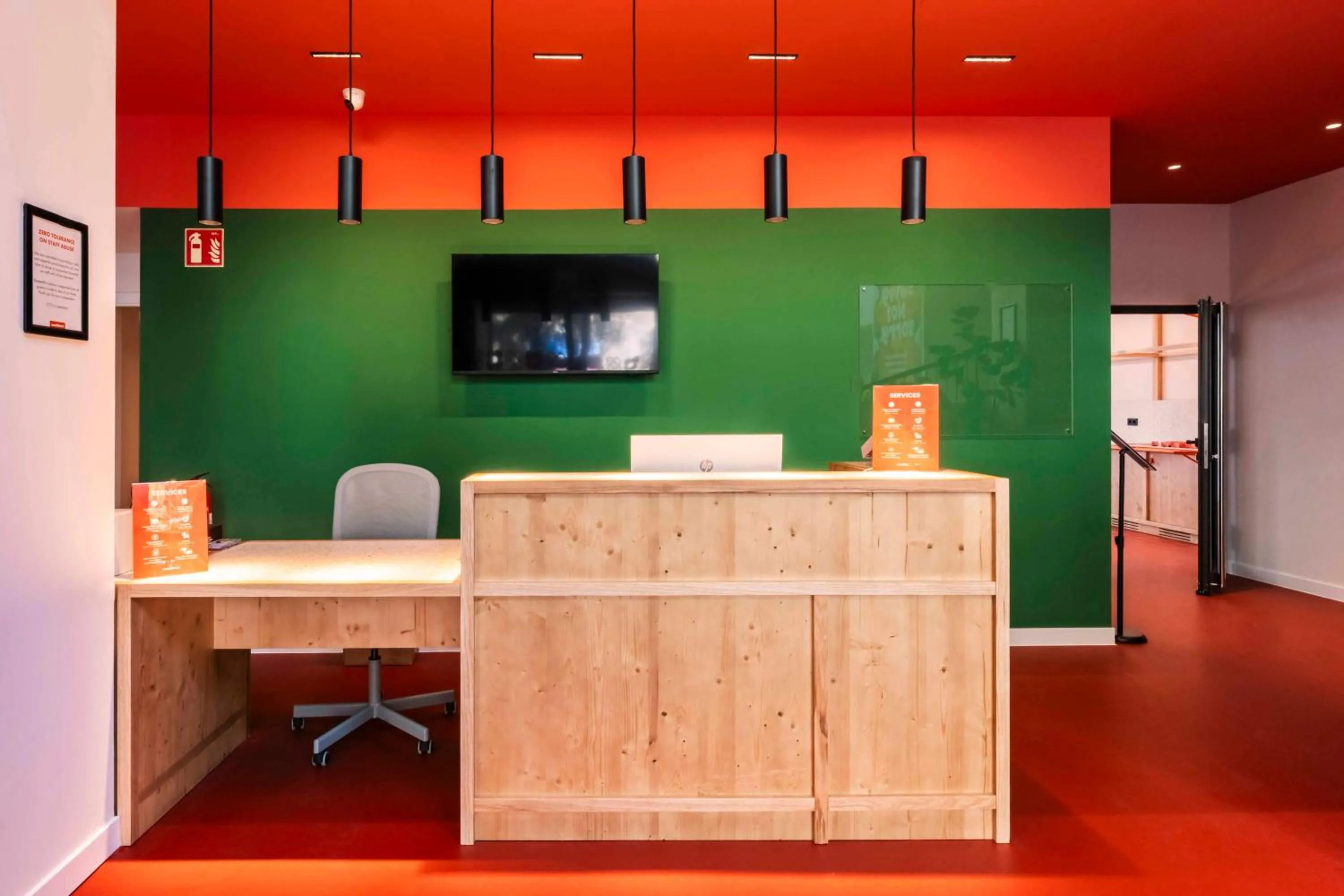 Lobby or reception in easyHotel Barcelona La Sagrera