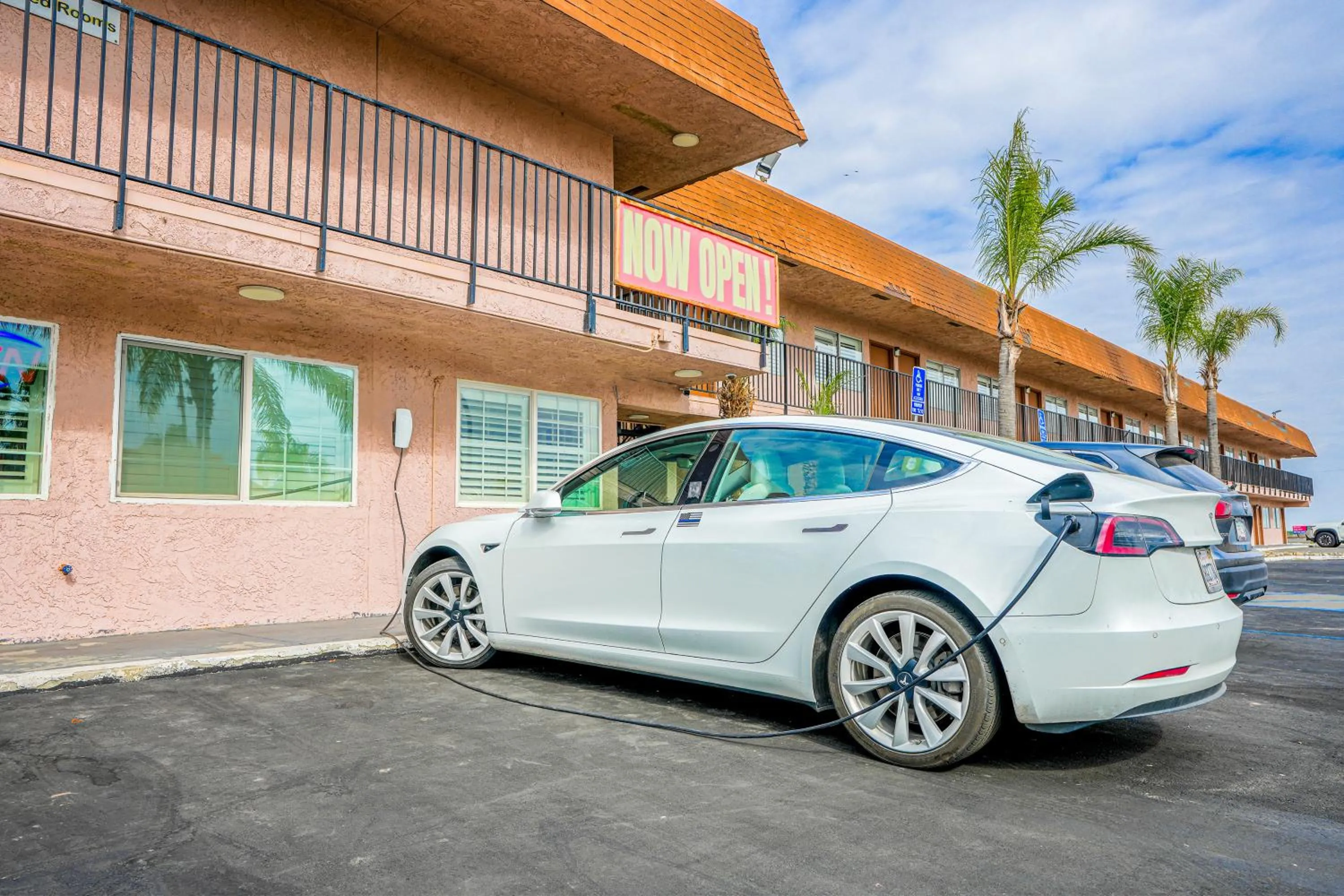 Parking in Economy Inn Buttonwillow Bakersfield I-5