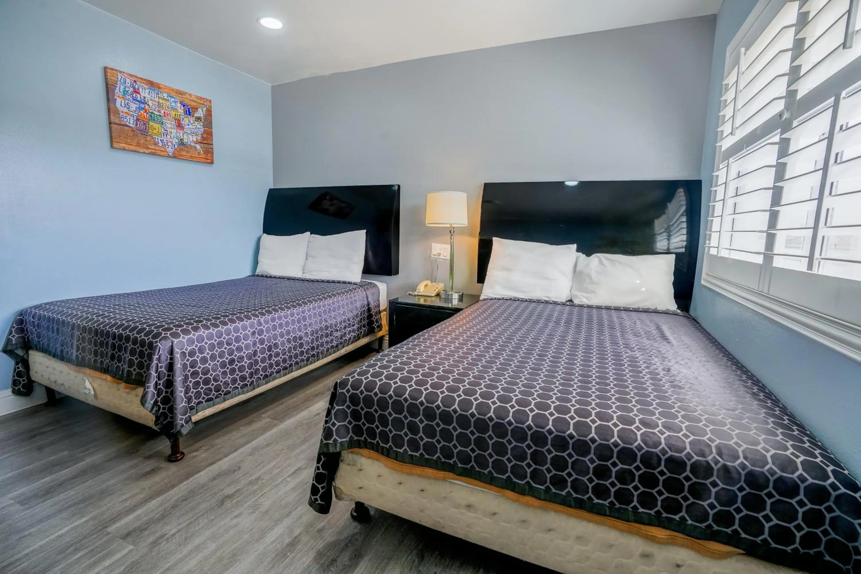 Bedroom, Bed in Economy Inn Buttonwillow Bakersfield I-5