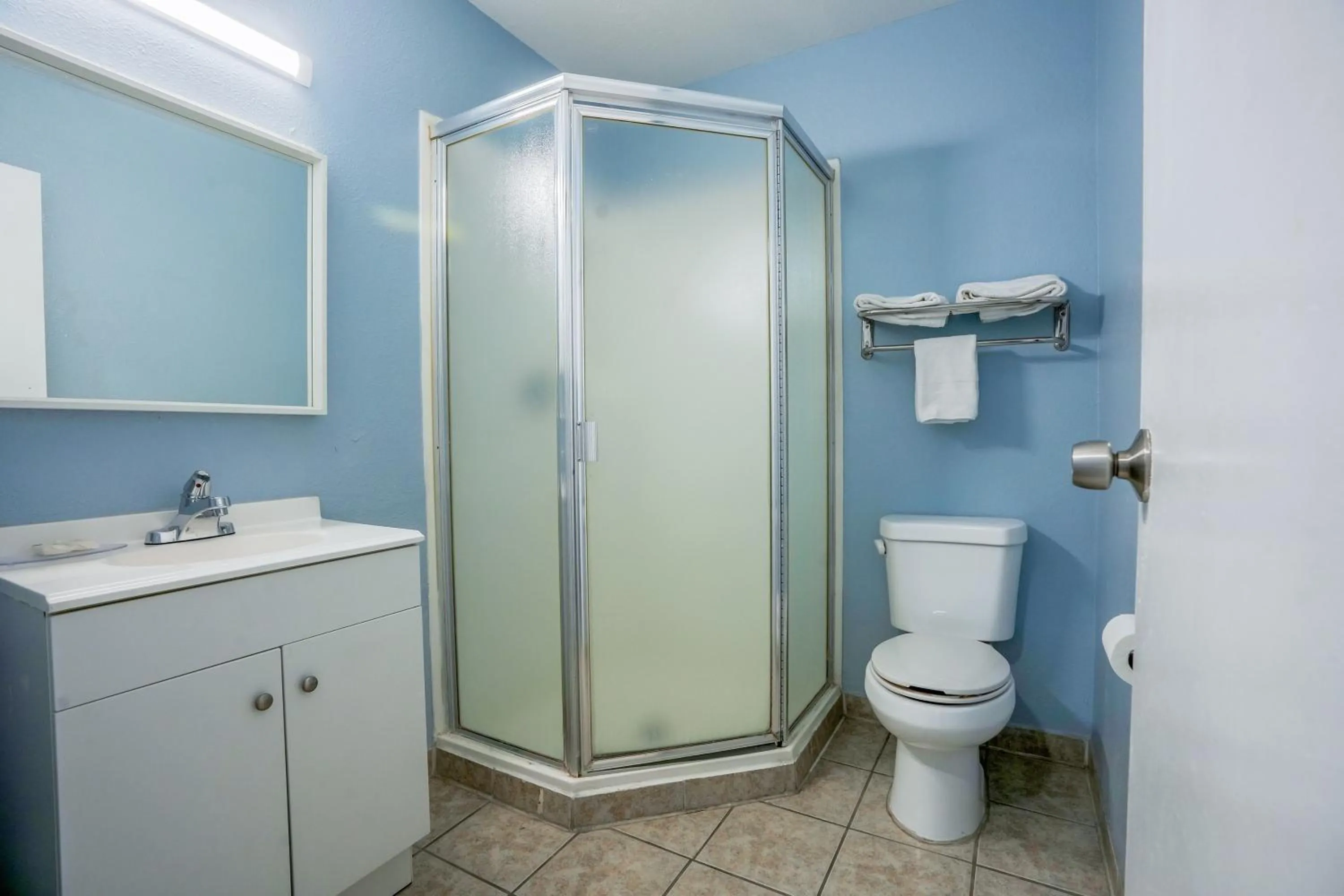 Bathroom in Economy Inn Buttonwillow Bakersfield I-5