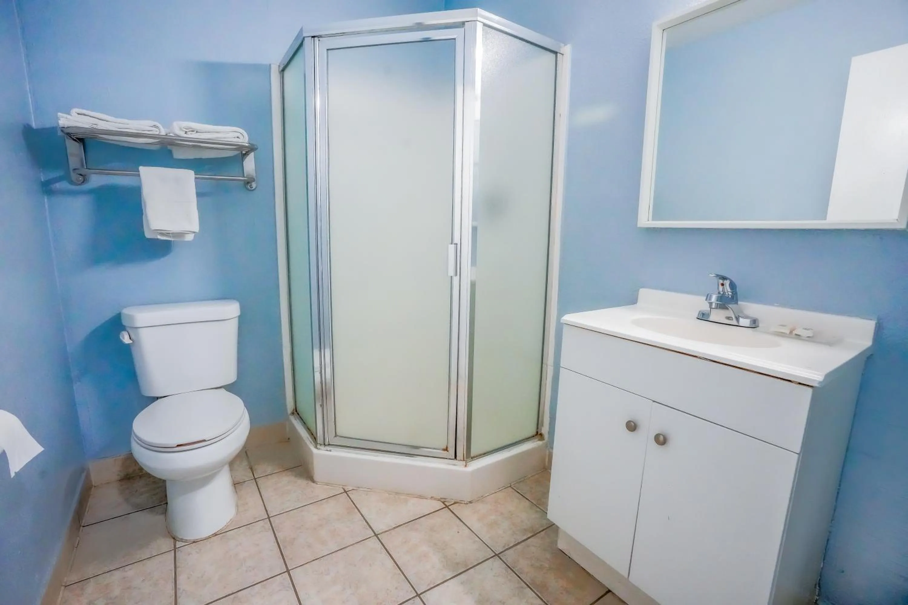 Bathroom in Economy Inn Buttonwillow Bakersfield I-5