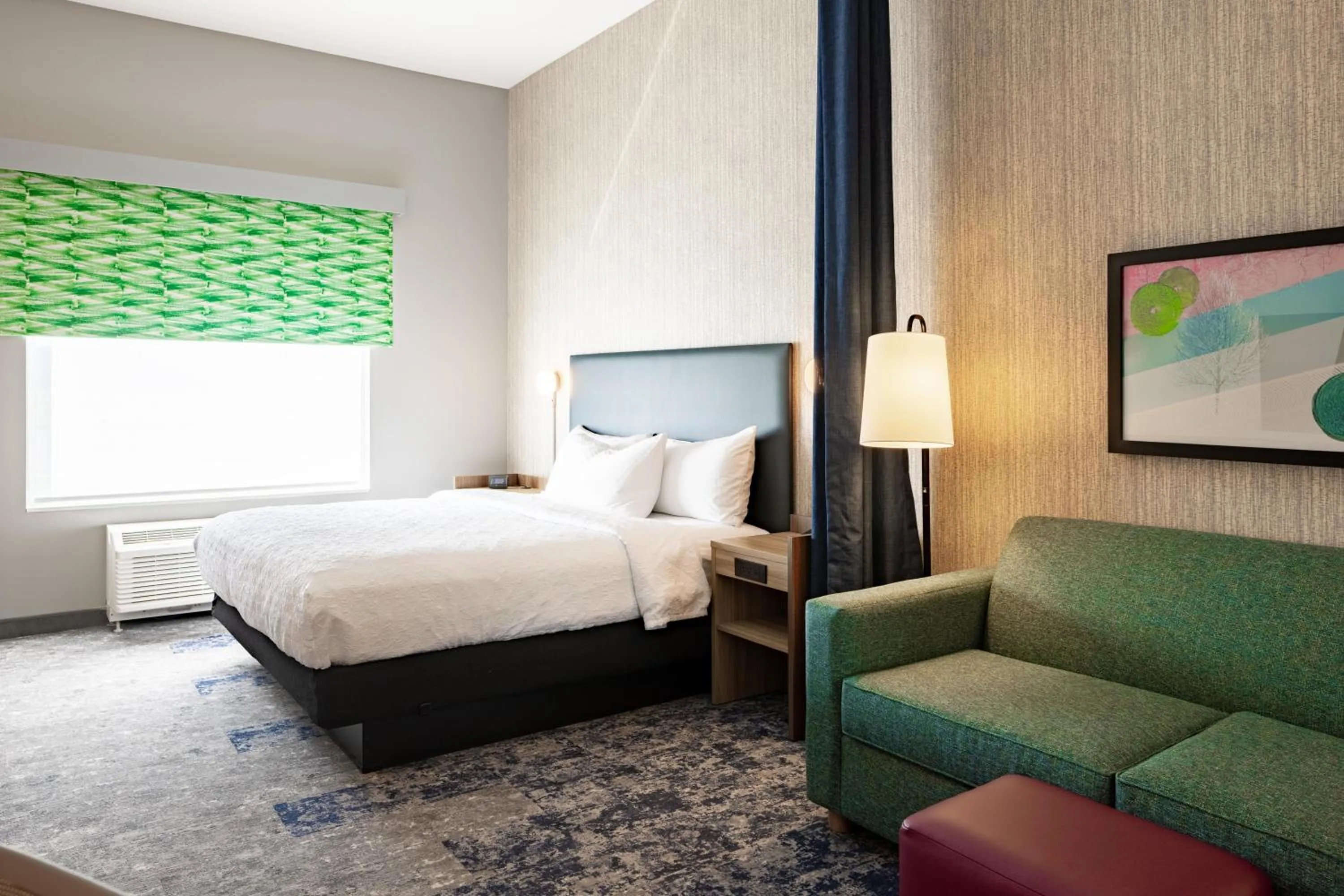 Living room, Bed in Home2 Suites By Hilton Kalamazoo Southeast