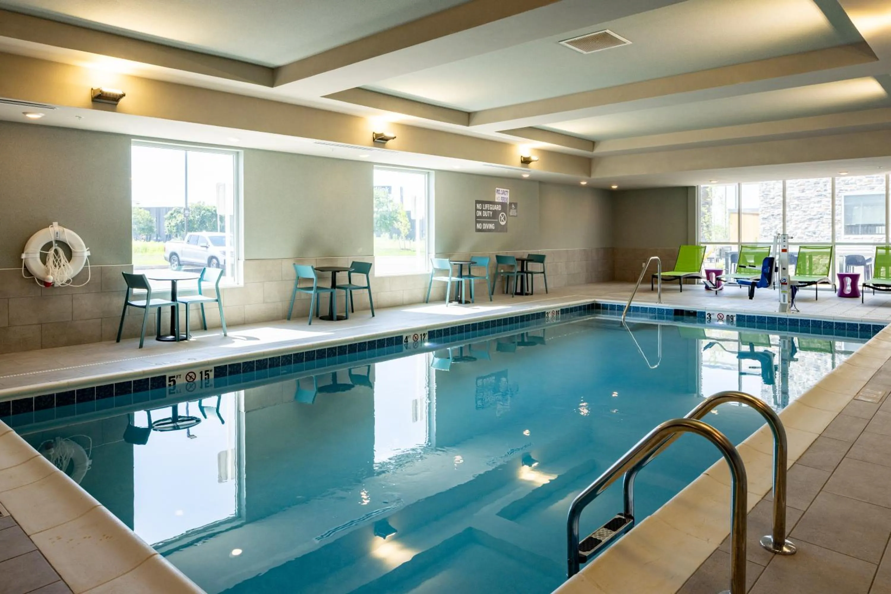Swimming pool in Home2 Suites By Hilton Kalamazoo Southeast