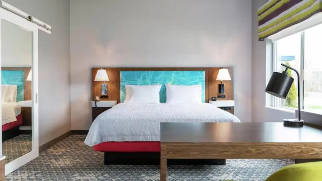 Bed in Hampton Inn Mayfield, Ky