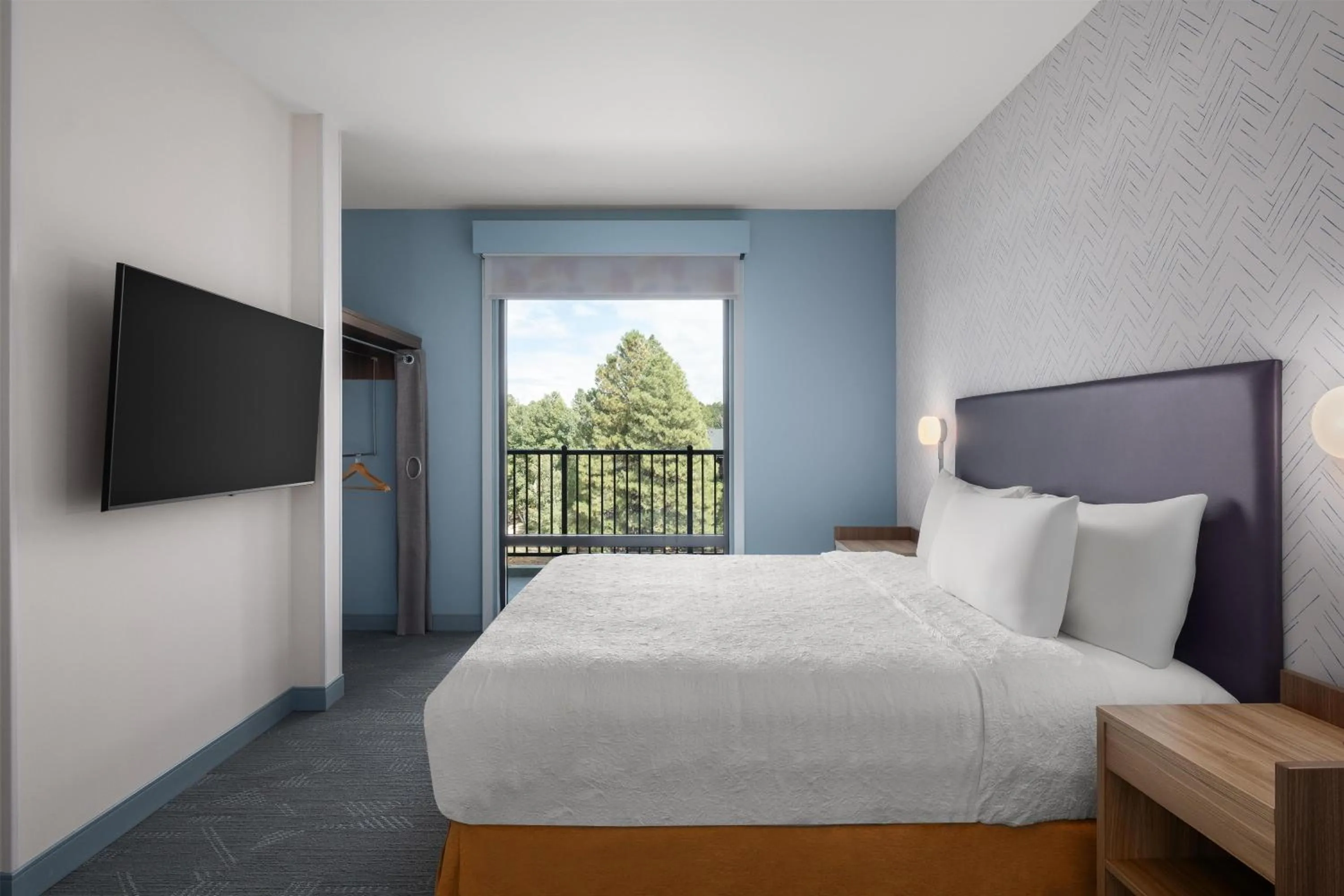 Bed in Home2 Suites By Hilton Flagstaff