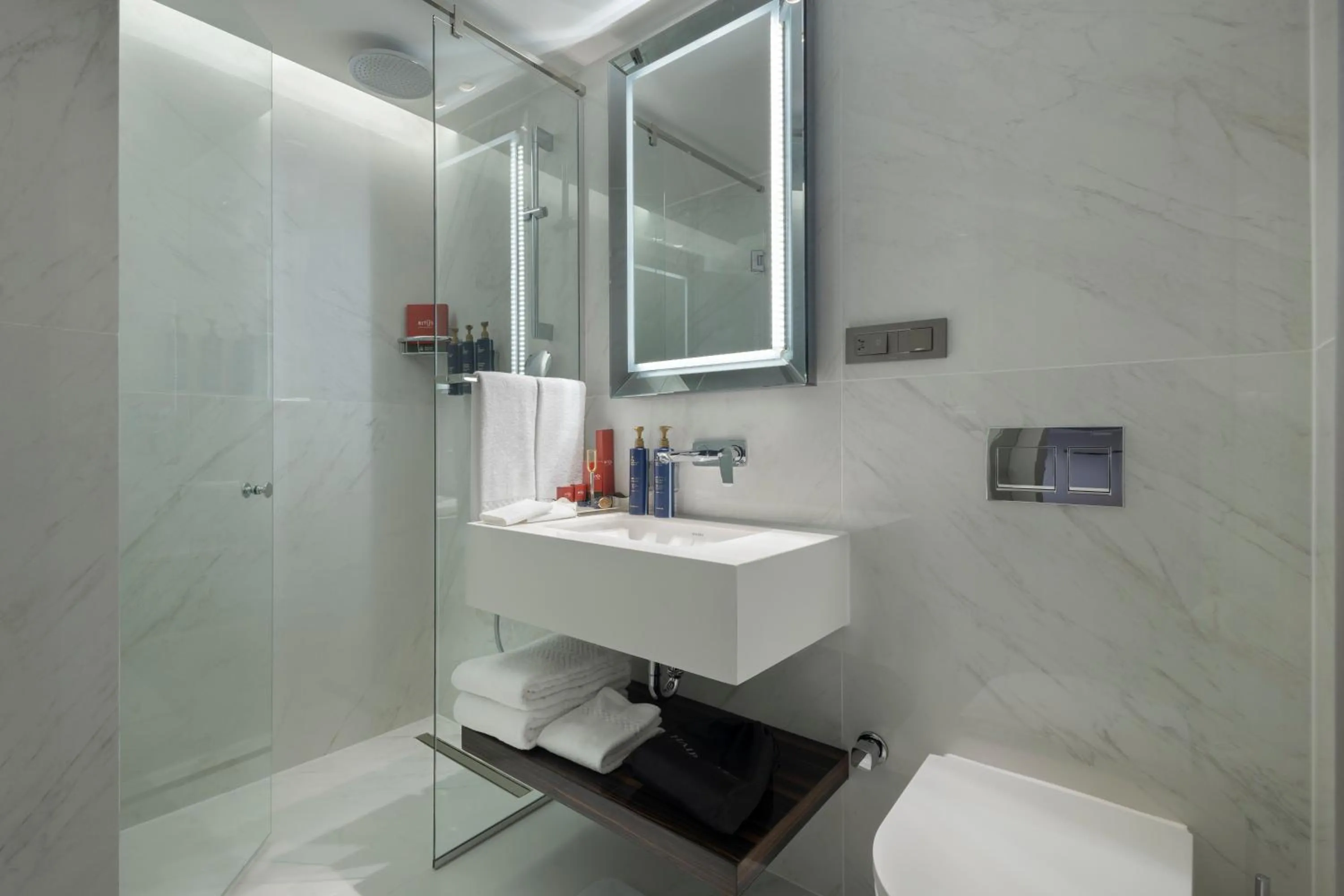 Shower in The Ritus Hotel Istanbul Sultanahmet, Tapestry Collection by Hilton