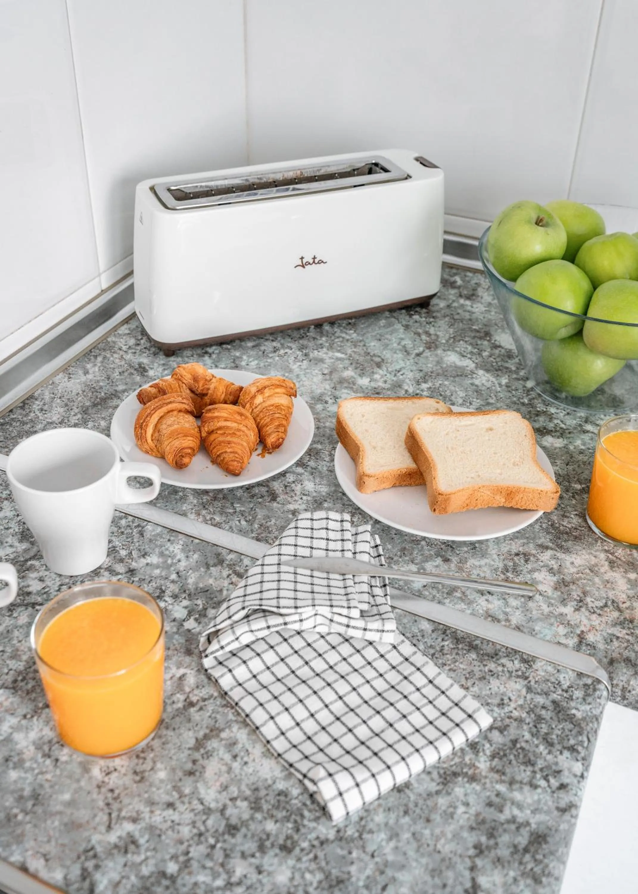 Kitchen or kitchenette in Apartamentos Alday