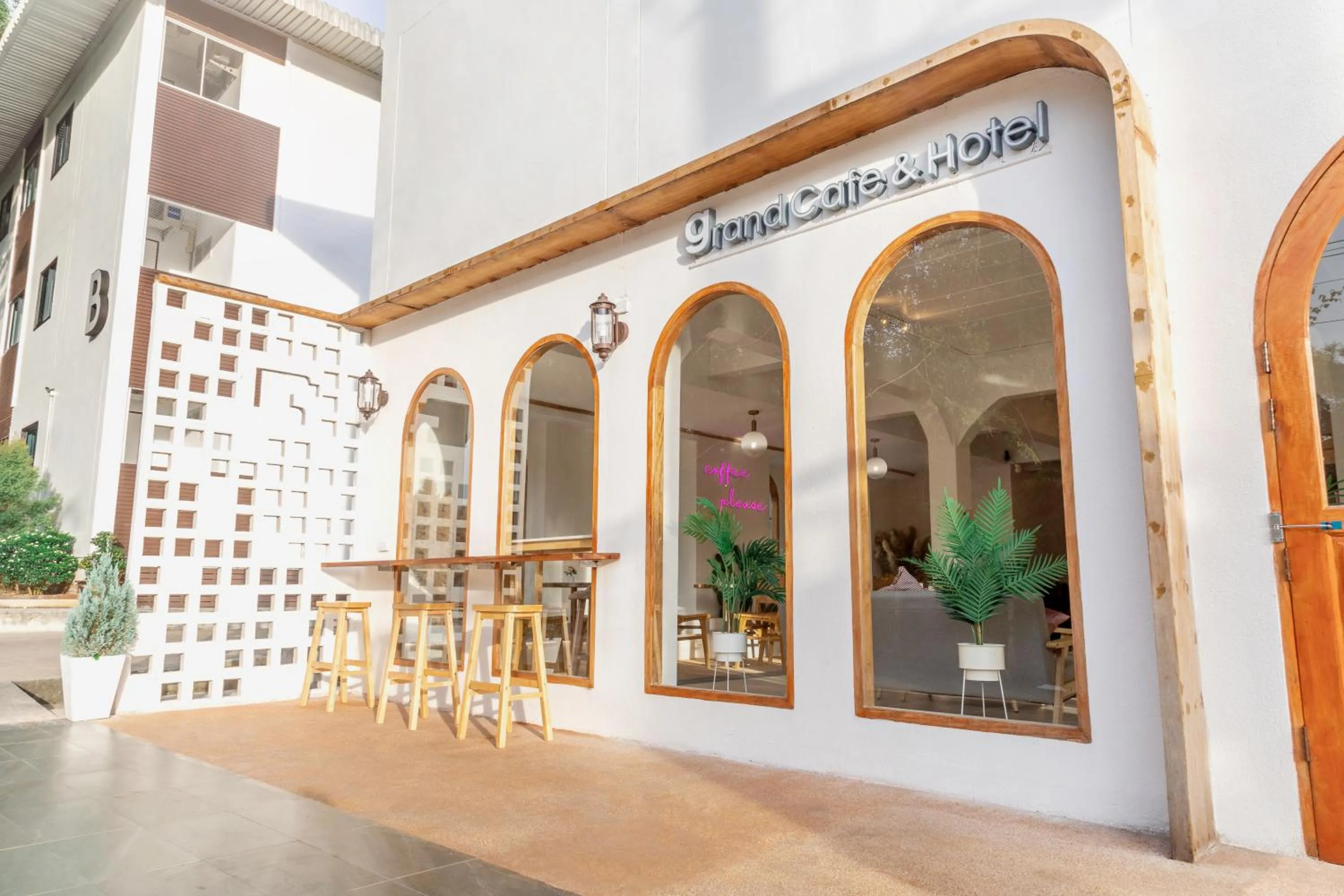 Restaurant/places to eat in Grand Sattahip Hotel by BSH