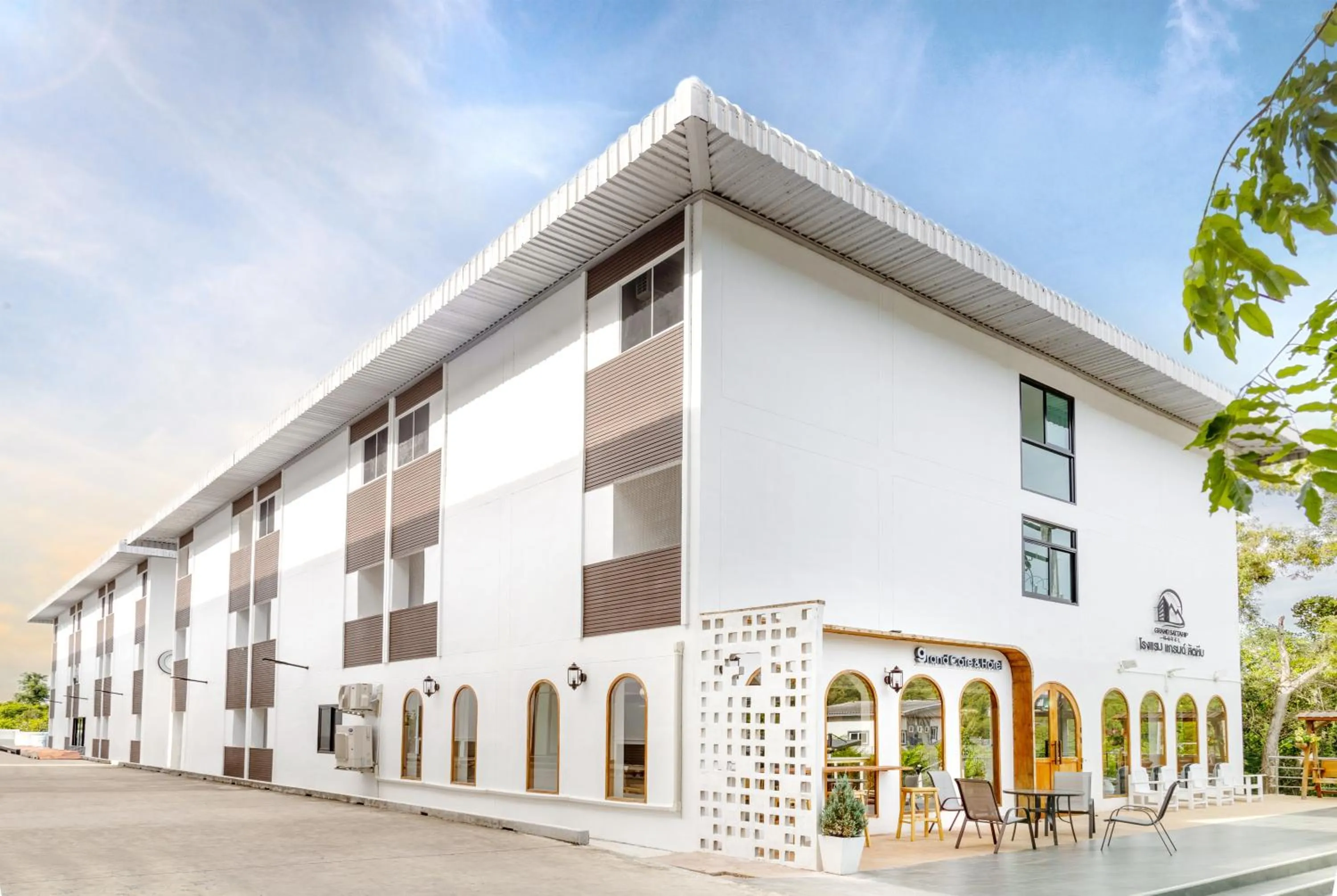 Property building in Grand Sattahip Hotel by BSH