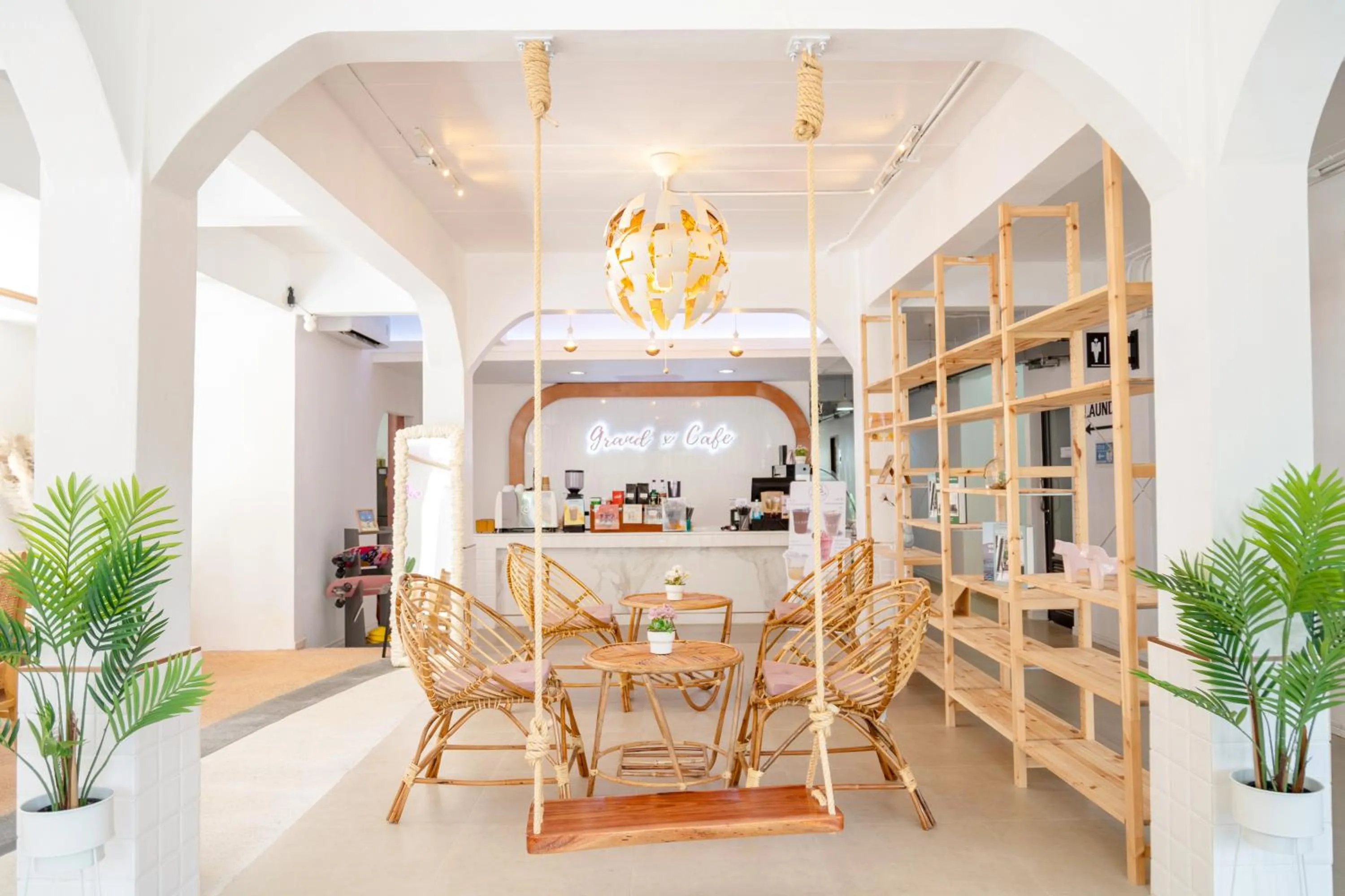 Seating area in Grand Sattahip Hotel by BSH