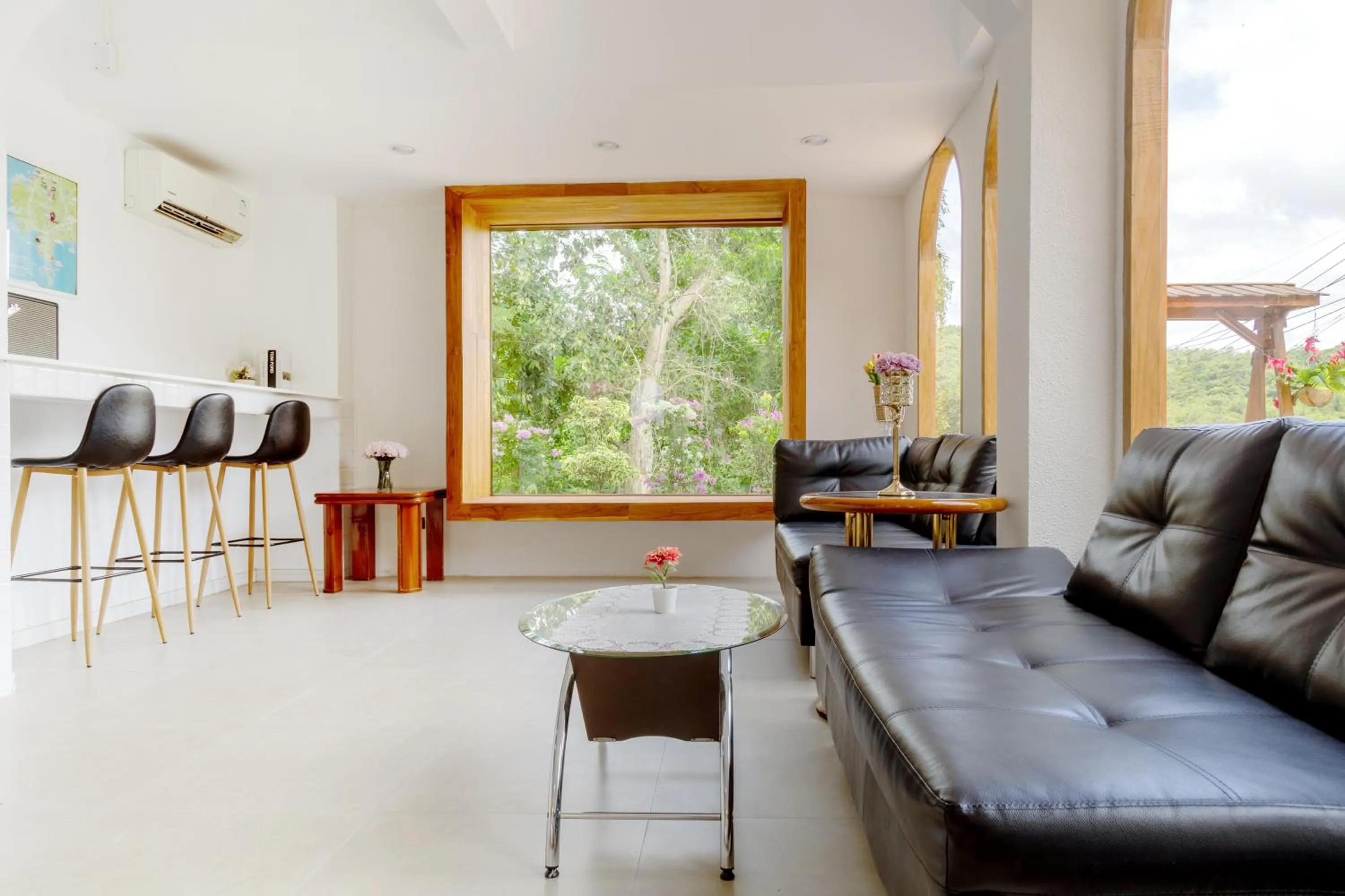 Seating area in Grand Sattahip Hotel by BSH