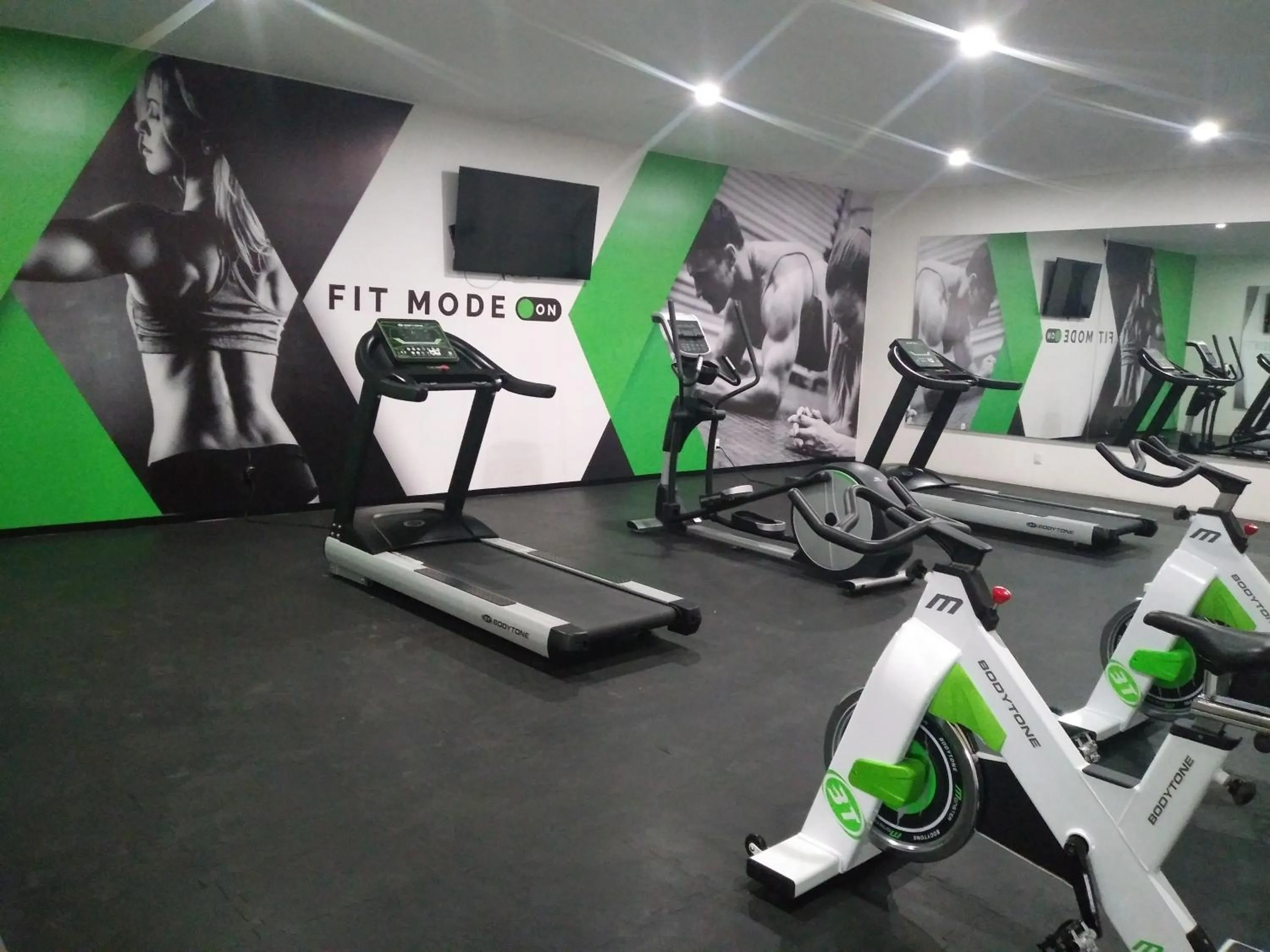 Fitness centre/facilities in Hotel Glow Point - Mulza