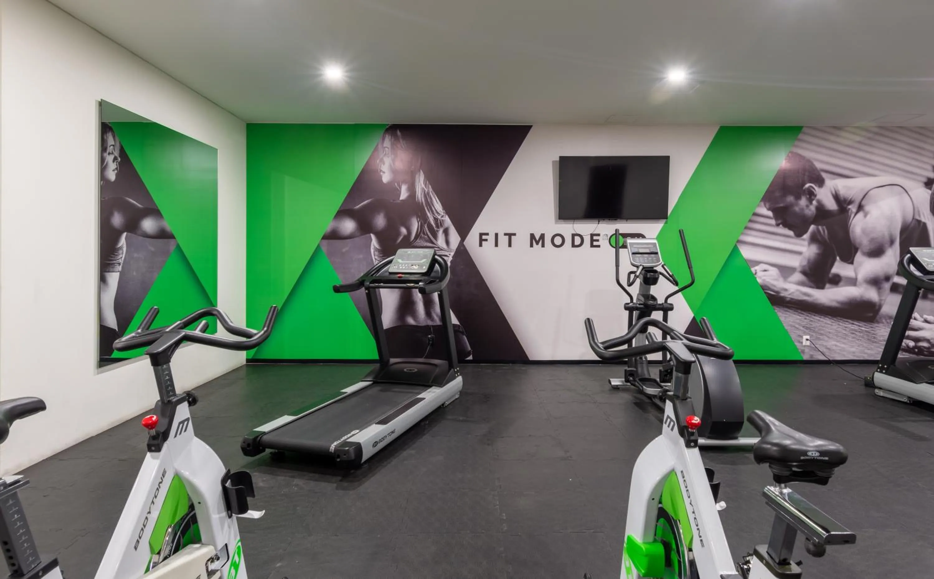 Fitness centre/facilities in Hotel Glow Point - Mulza