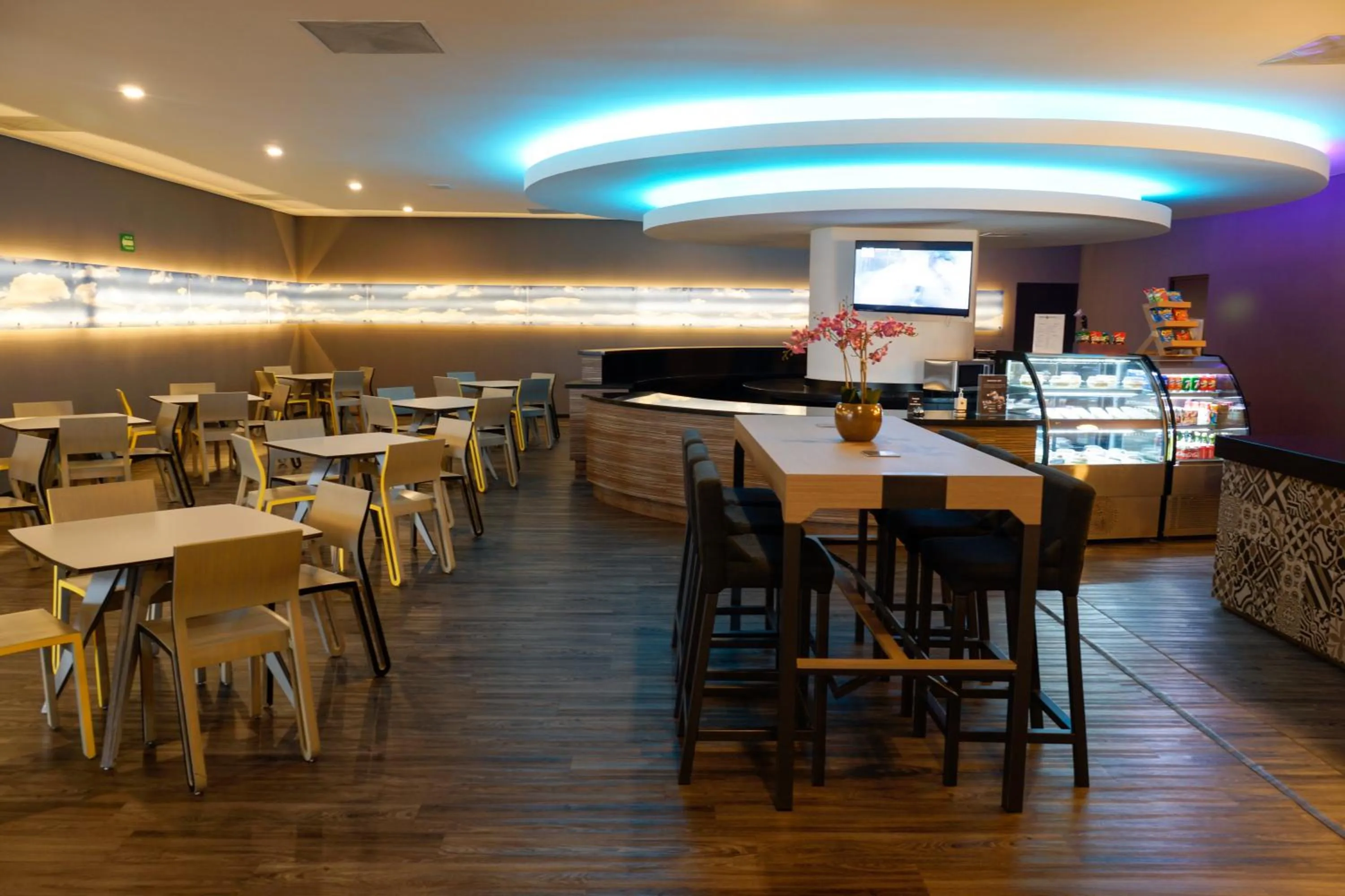 Restaurant/places to eat in Hotel Glow Point - Mulza