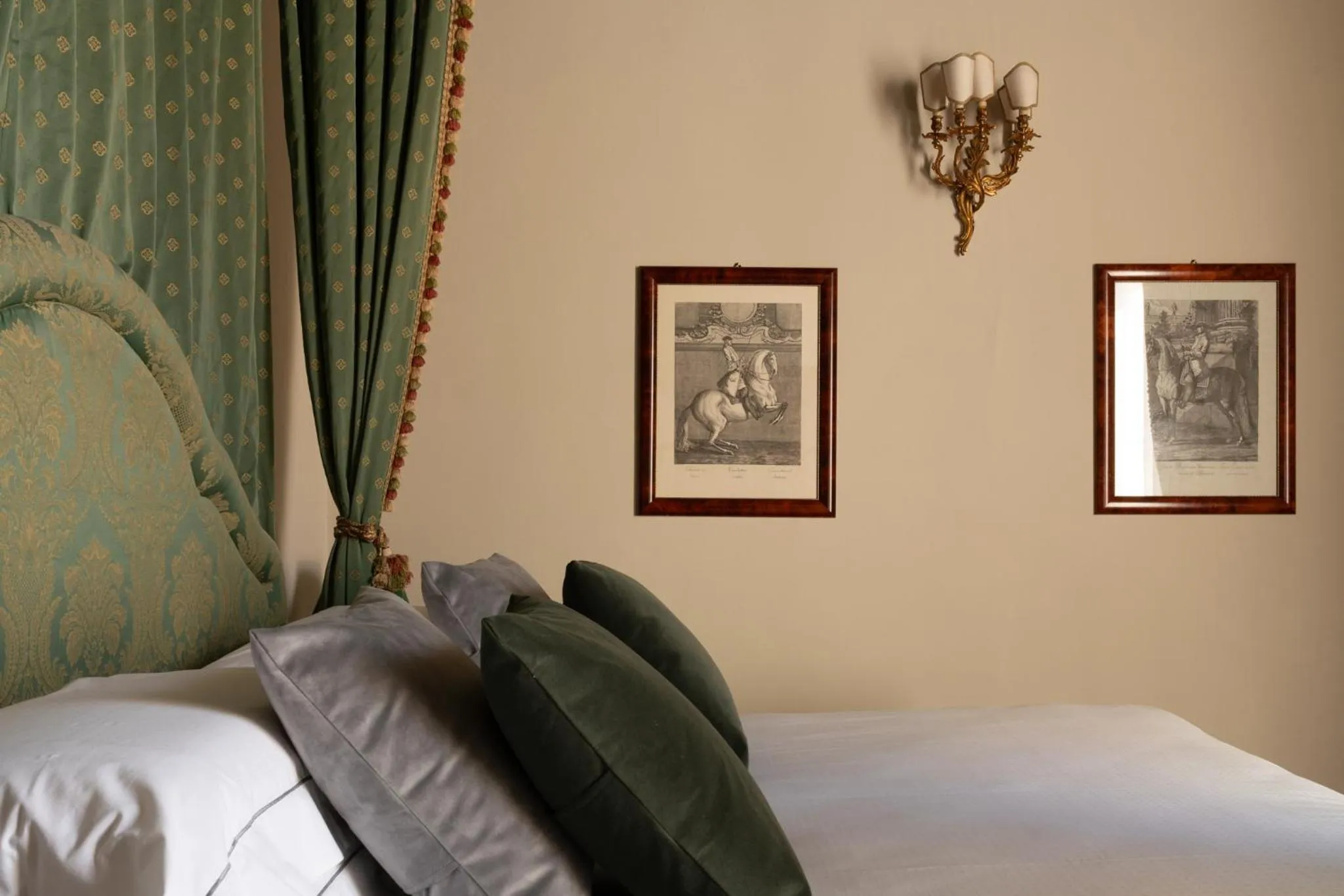 Bedroom, Bed in Loggiato Dei Serviti