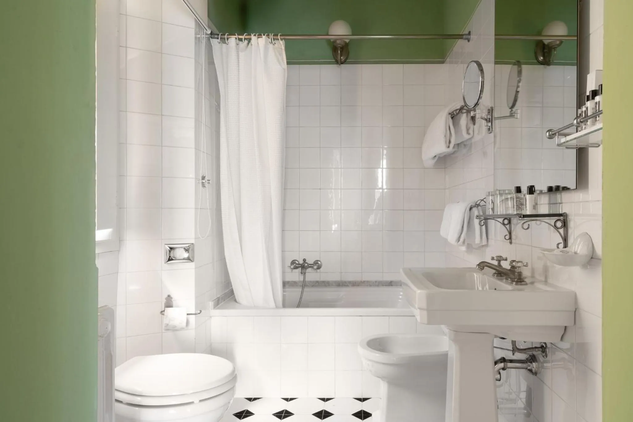 Bathroom in Loggiato Dei Serviti