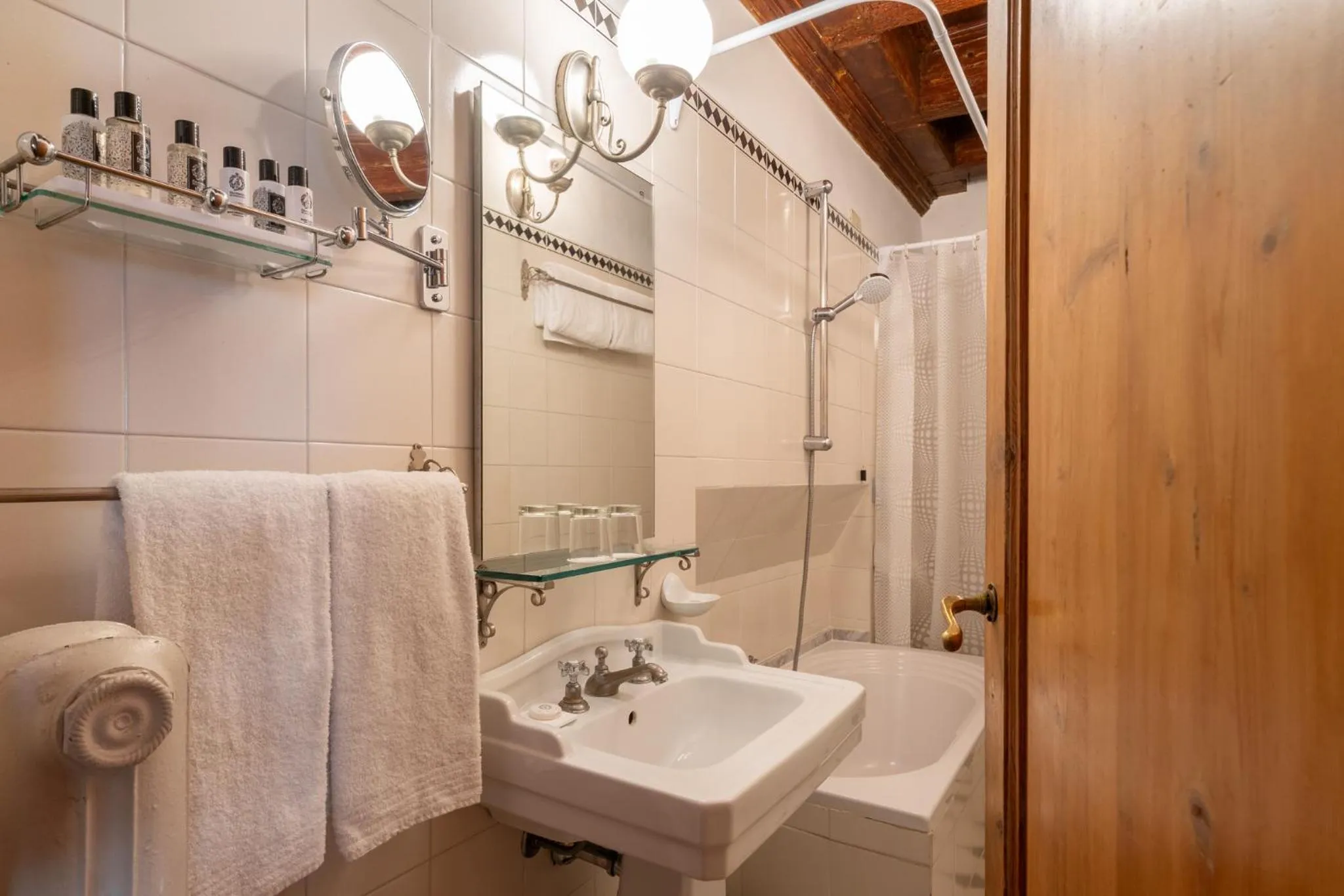 Bathroom in Loggiato Dei Serviti