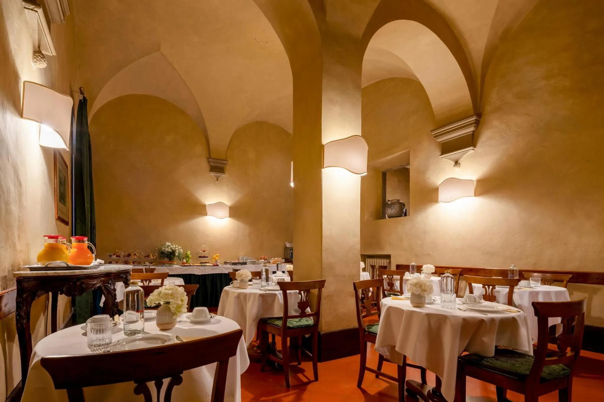 Food and drinks in Loggiato Dei Serviti