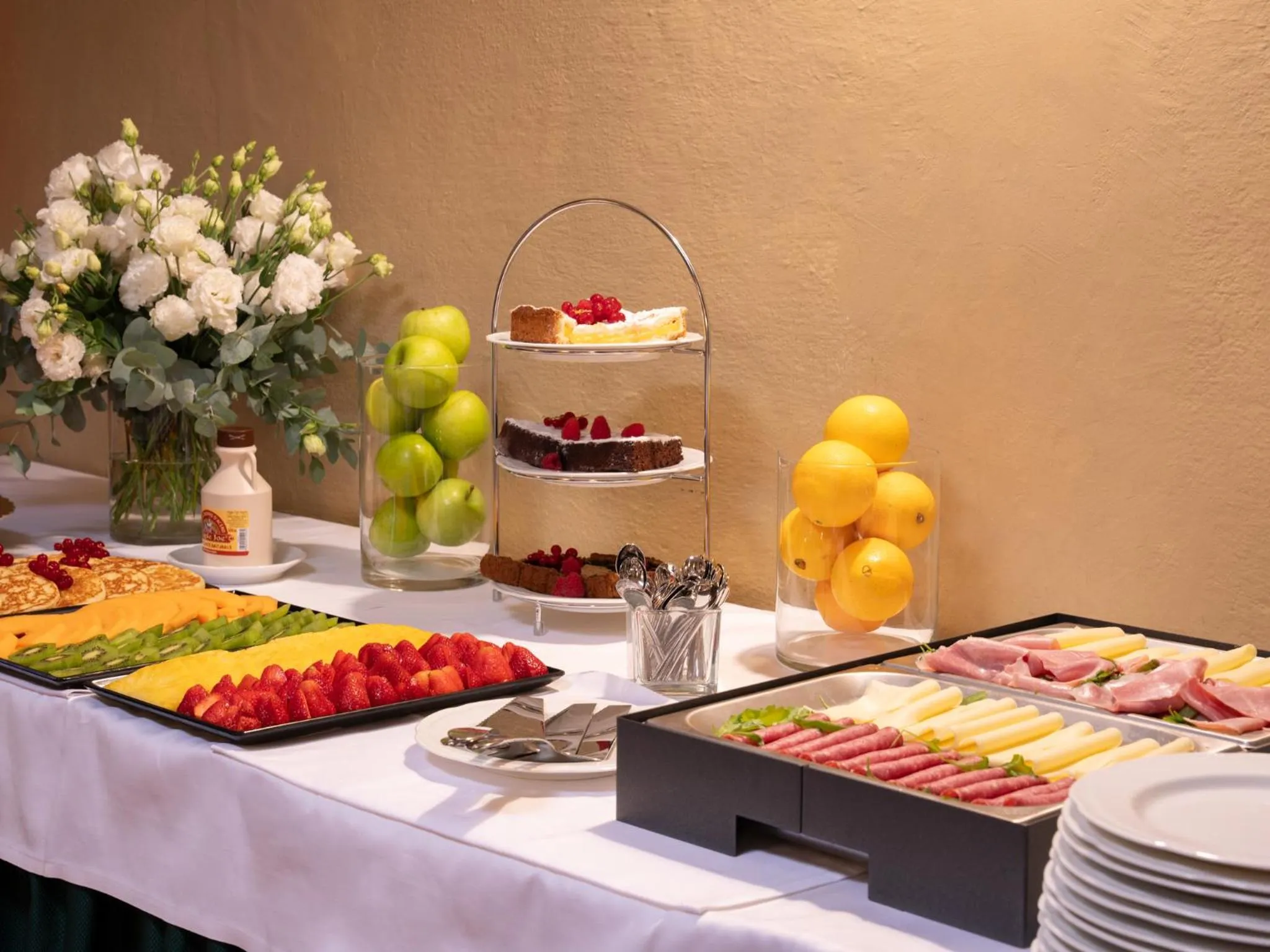 Food and drinks in Loggiato Dei Serviti