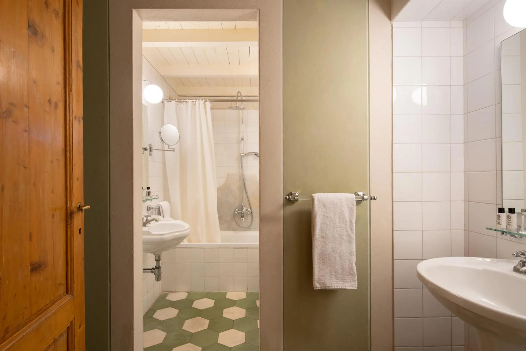 Bathroom in Loggiato Dei Serviti