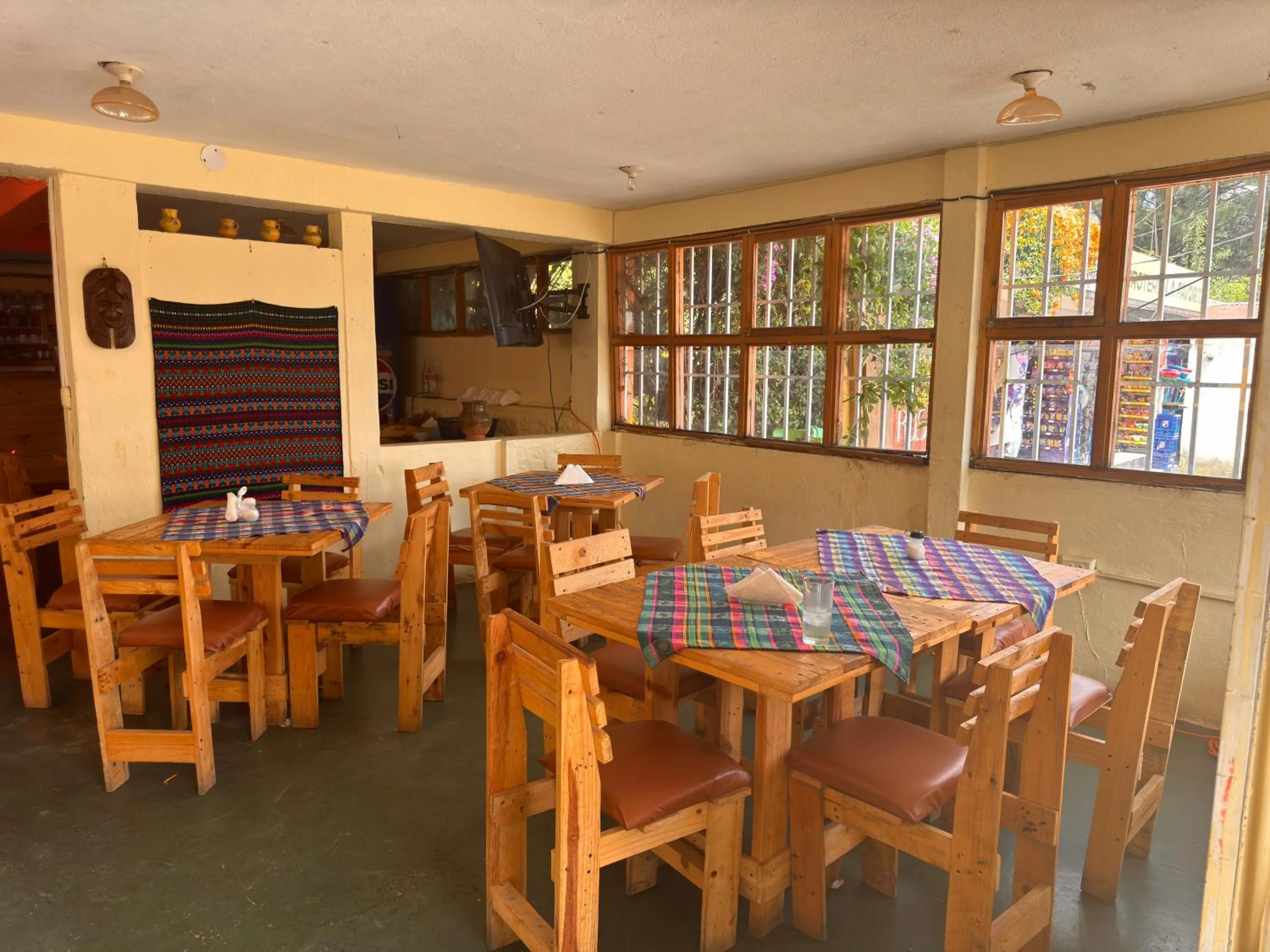 Restaurant/places to eat in Hotel Hanna Resort