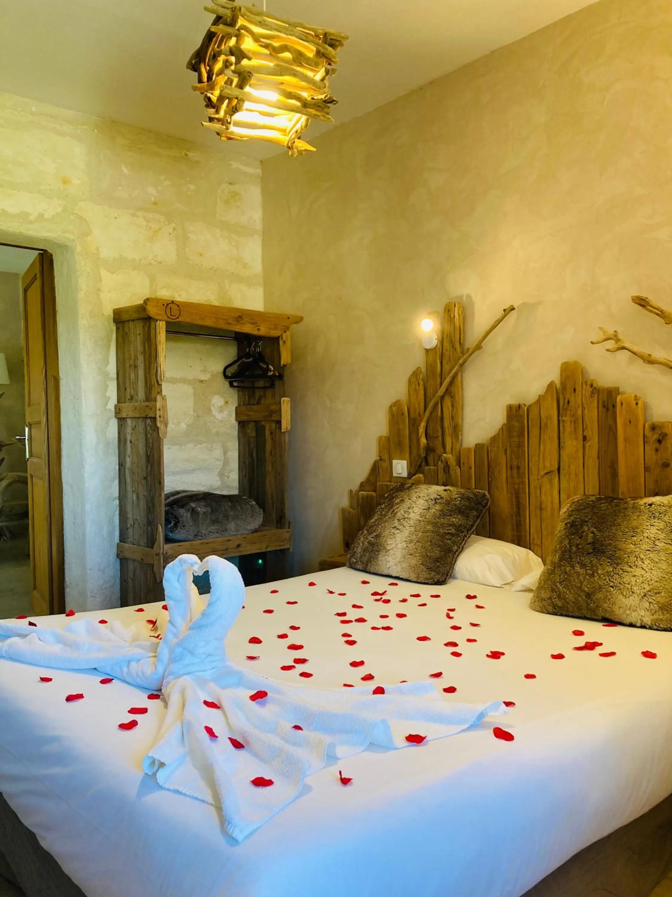 Bedroom, Bed in Manade des Baumelles