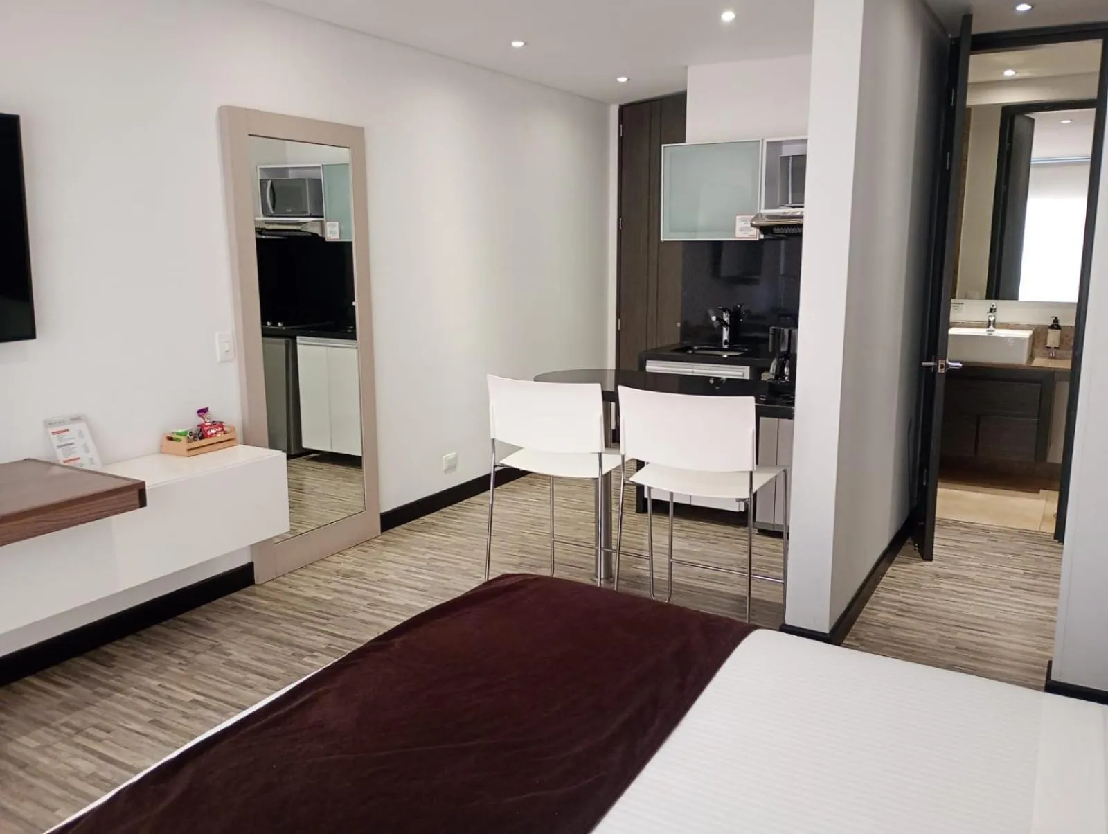 Kitchen or kitchenette, Bed in Hotel Espacio 94