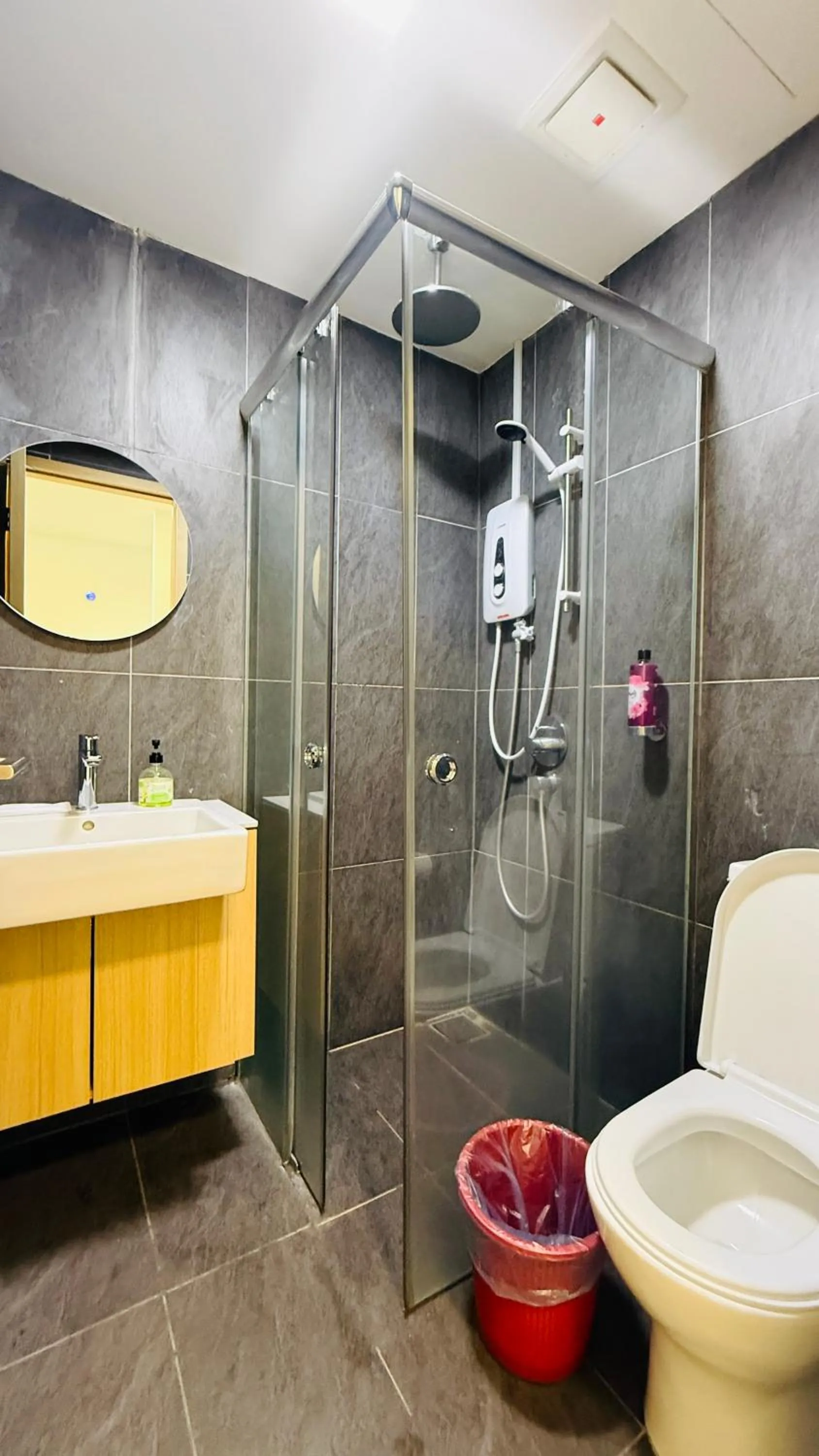 Shower in The Colony By Infinitum Flixses