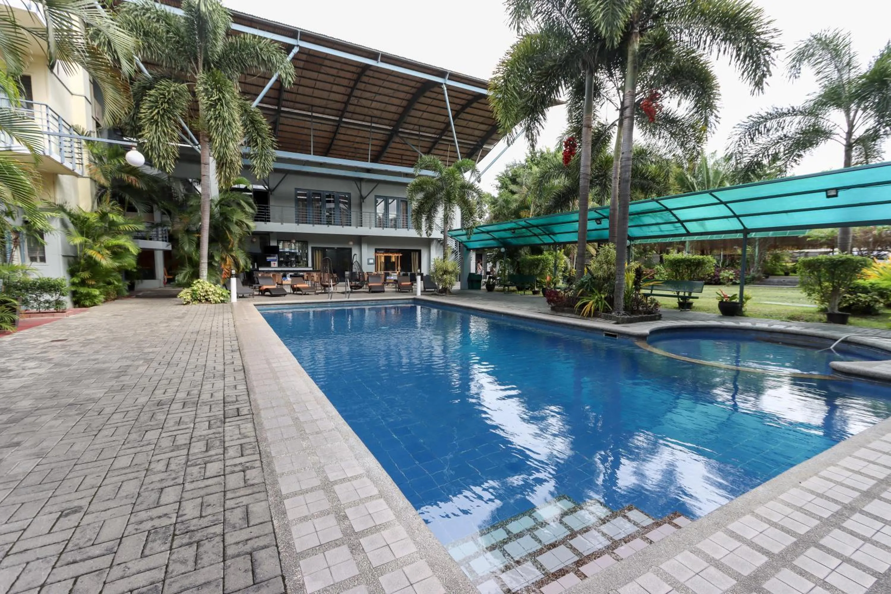 Swimming pool in Technopark Hotel