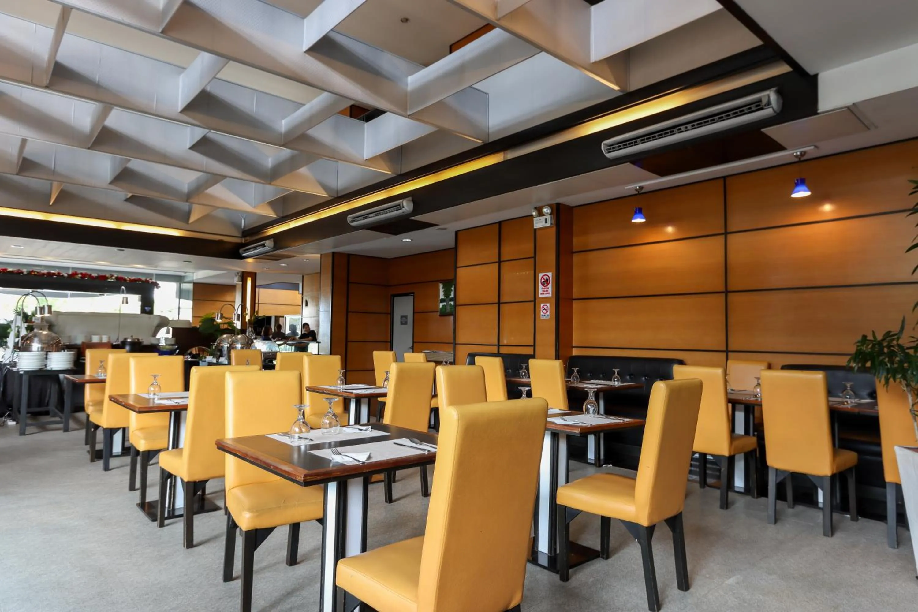 Restaurant/places to eat in Technopark Hotel