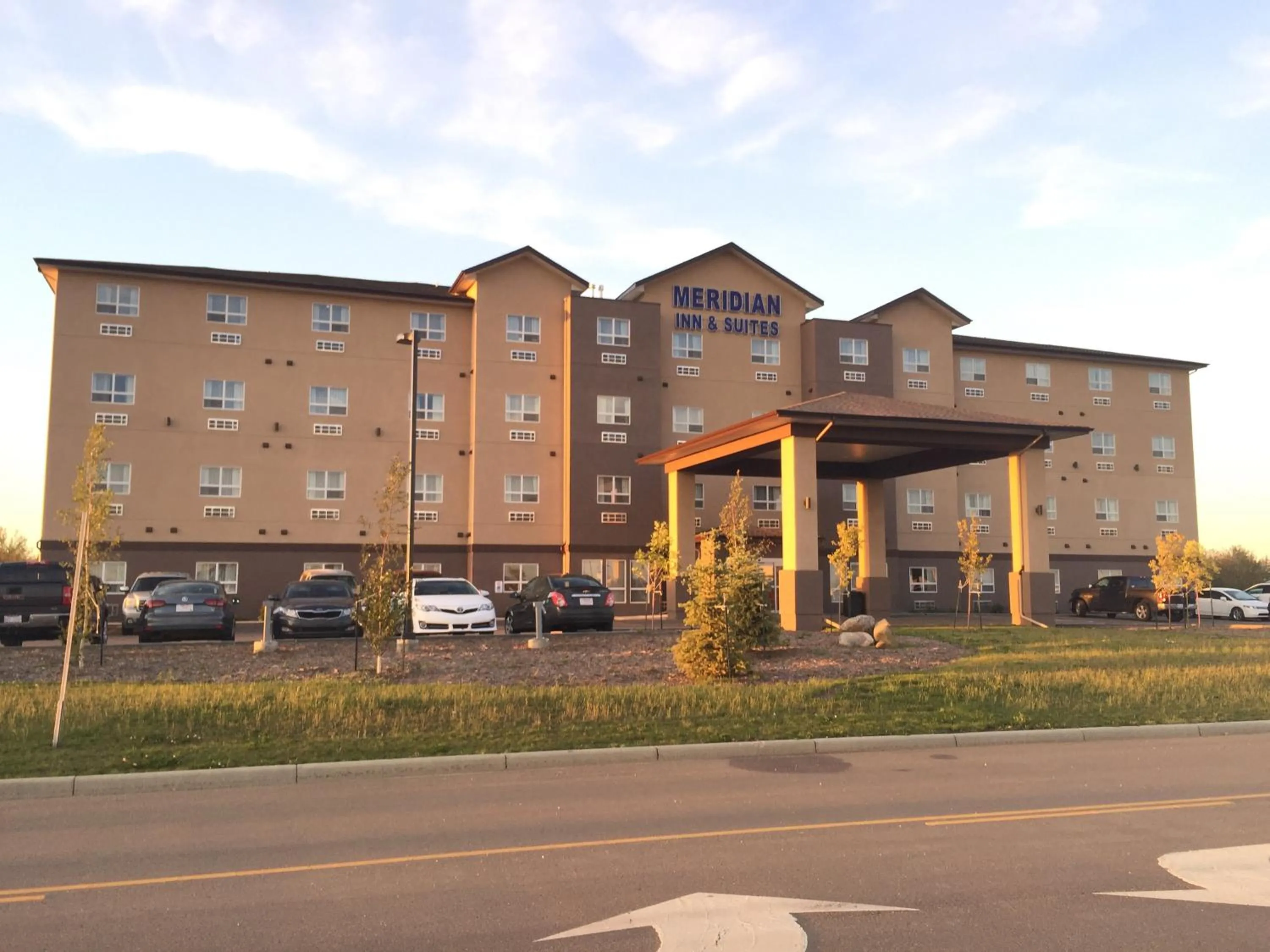 Facade/entrance in Meridian Inn & Suites Lloydminster