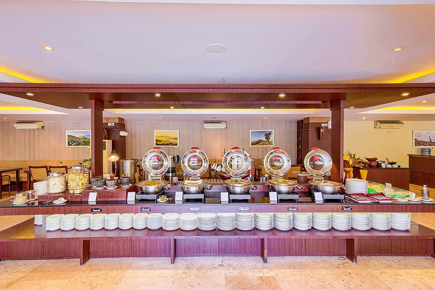 Restaurant/places to eat in 1O1 URBAN Heritage Yogyakarta Lynn Prawirotaman