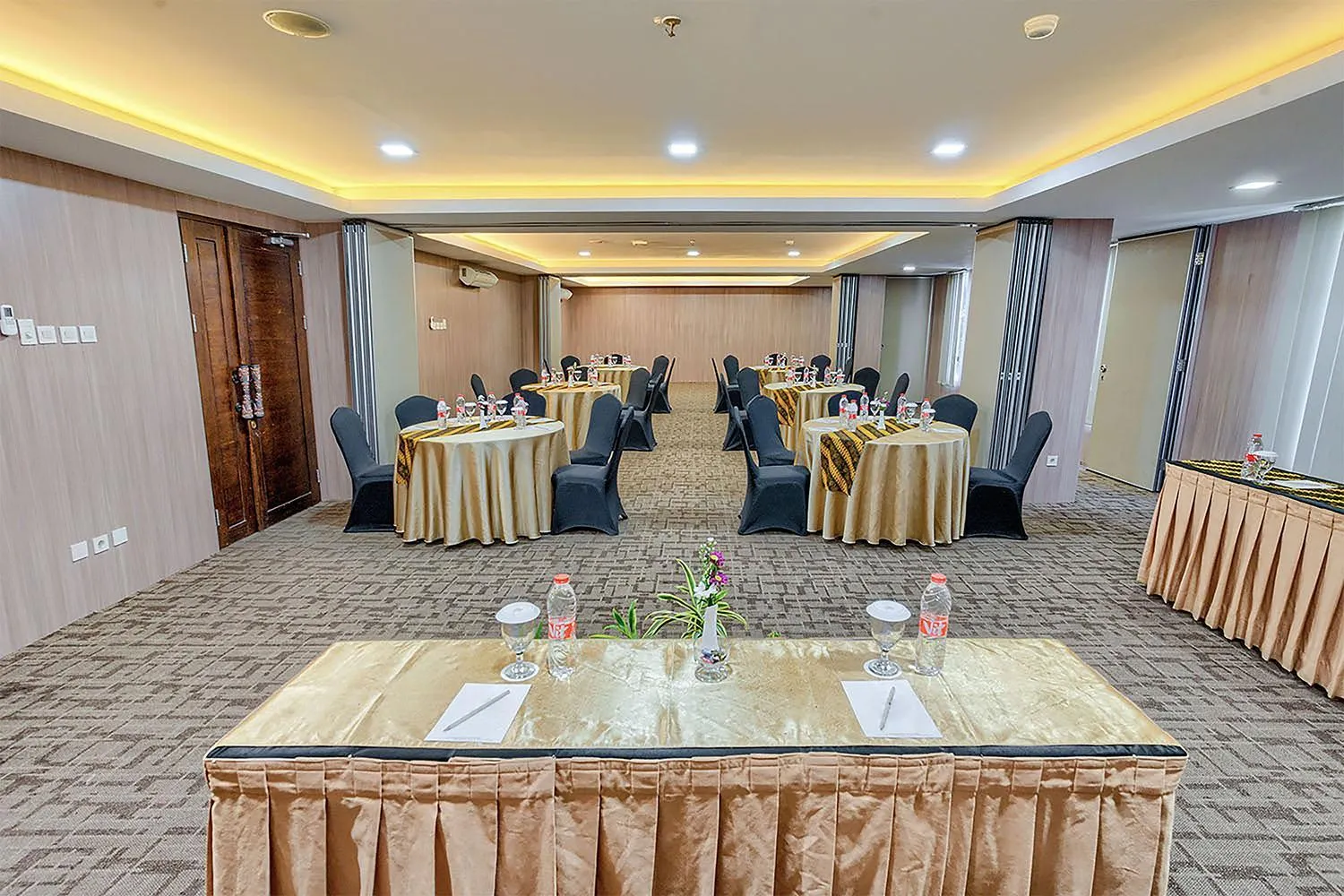 Meeting/conference room in 1O1 URBAN Heritage Yogyakarta Lynn Prawirotaman