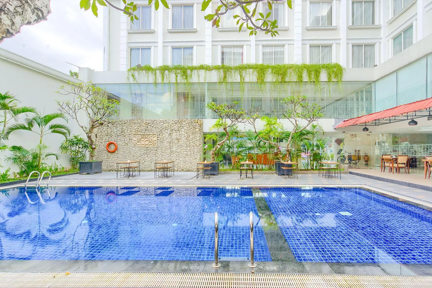 Swimming pool in 1O1 URBAN Heritage Yogyakarta Lynn Prawirotaman