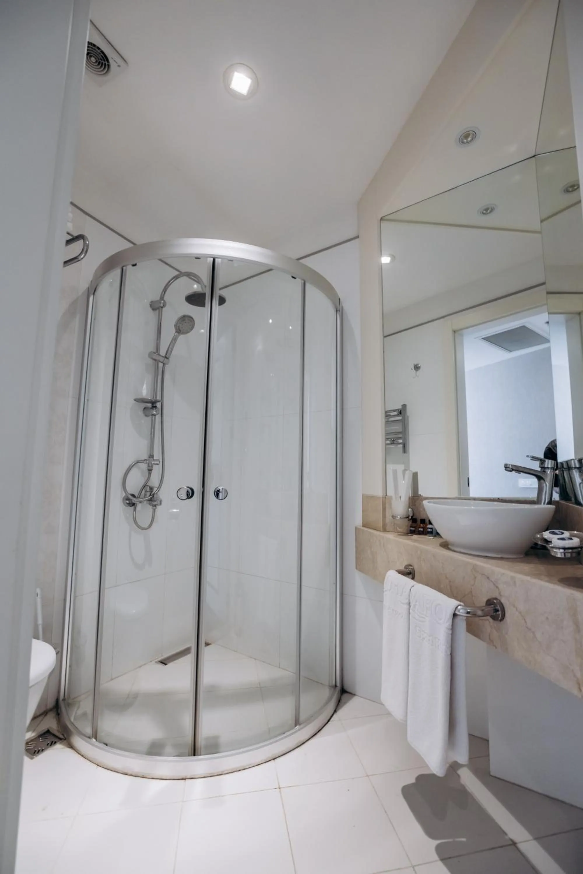 Bathroom in Sahil Hotel Baku