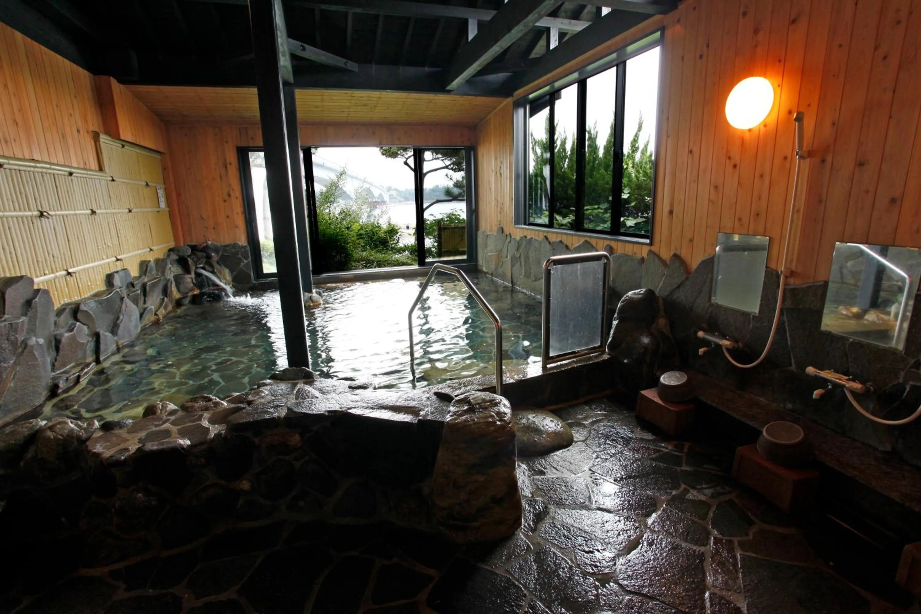 Hot Spring Bath in Hotel Shosenkaku Romankan