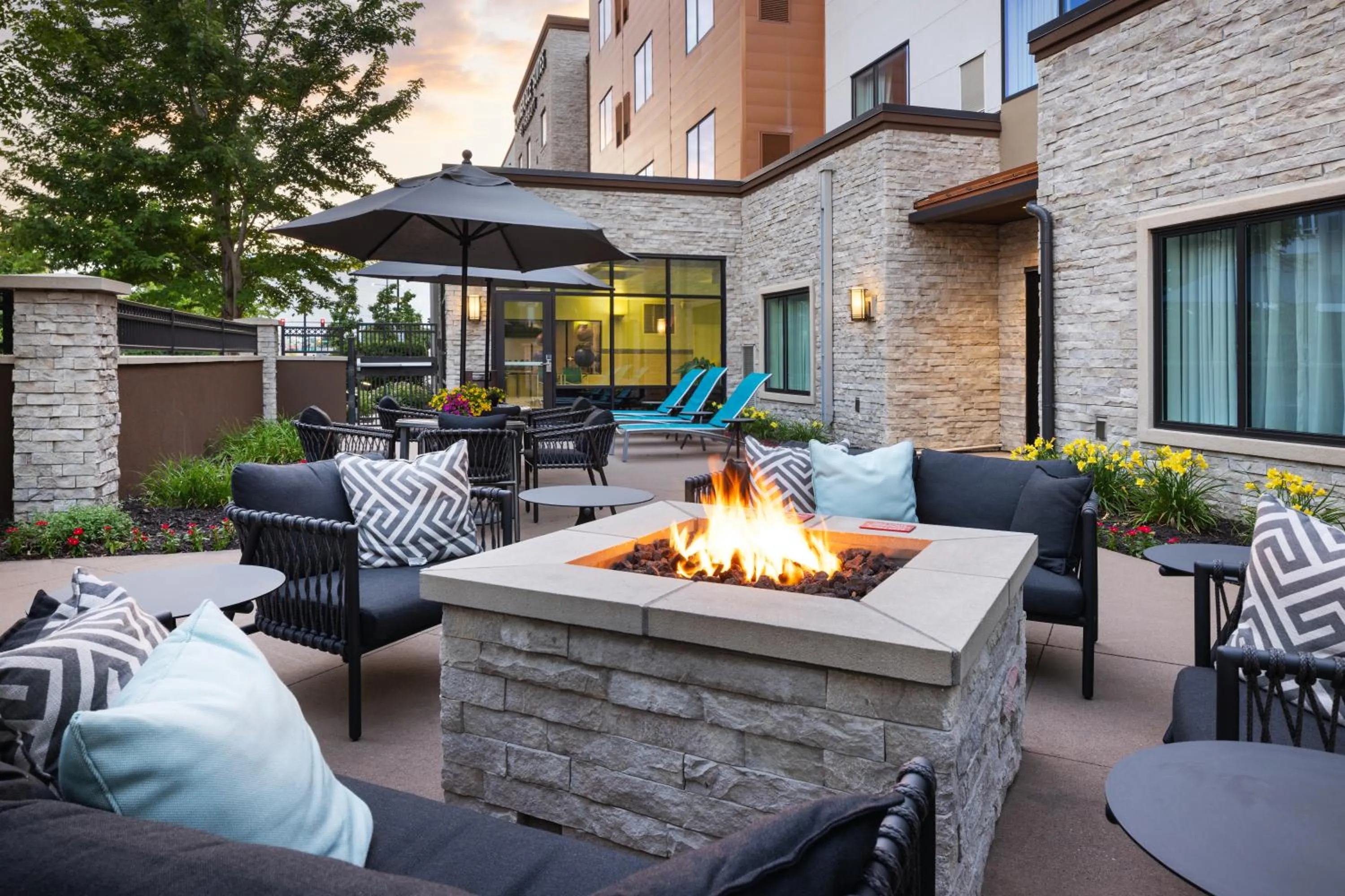 Patio in TownePlace Suites by Marriott Minneapolis near Mall of America