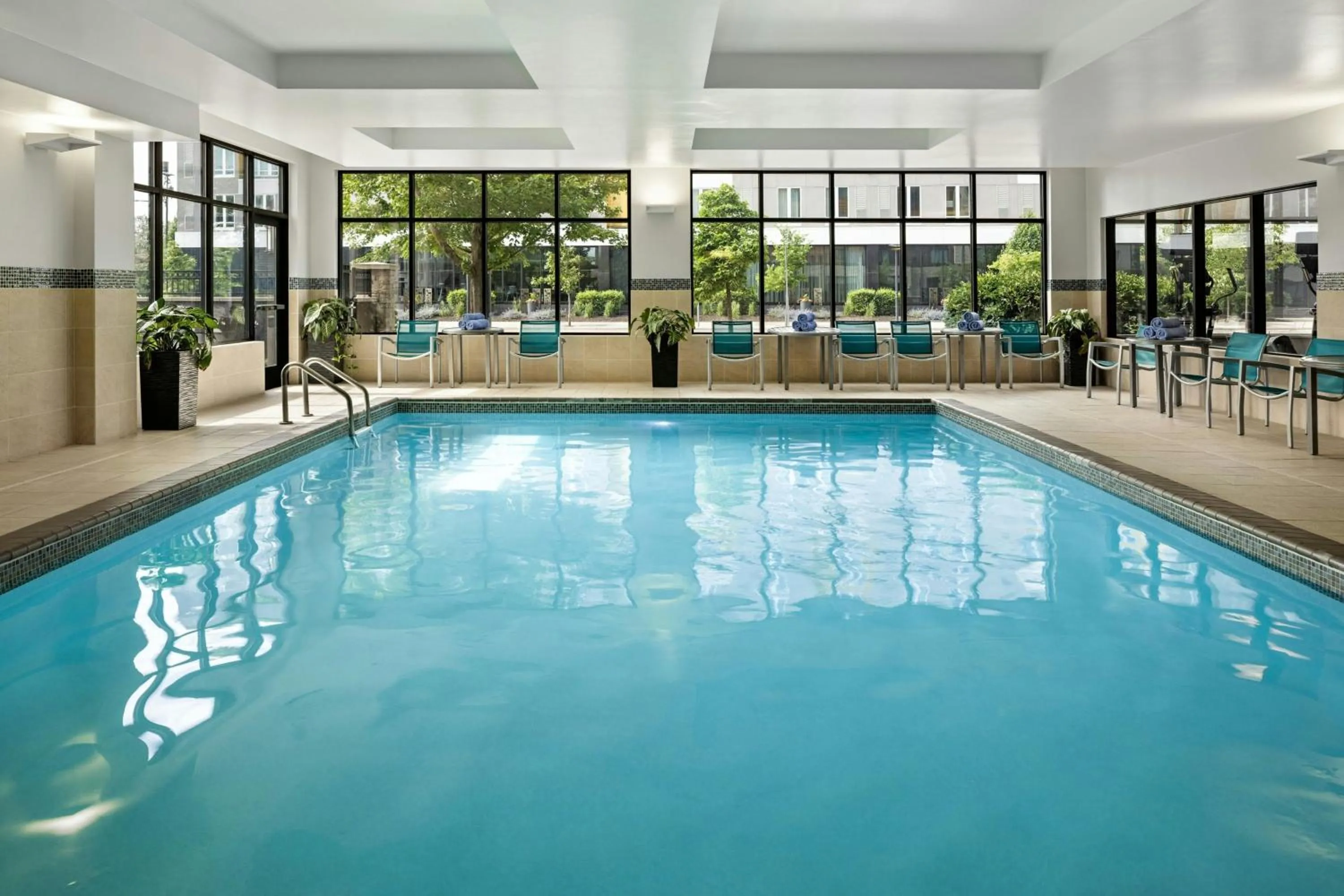 Swimming pool in TownePlace Suites by Marriott Minneapolis near Mall of America