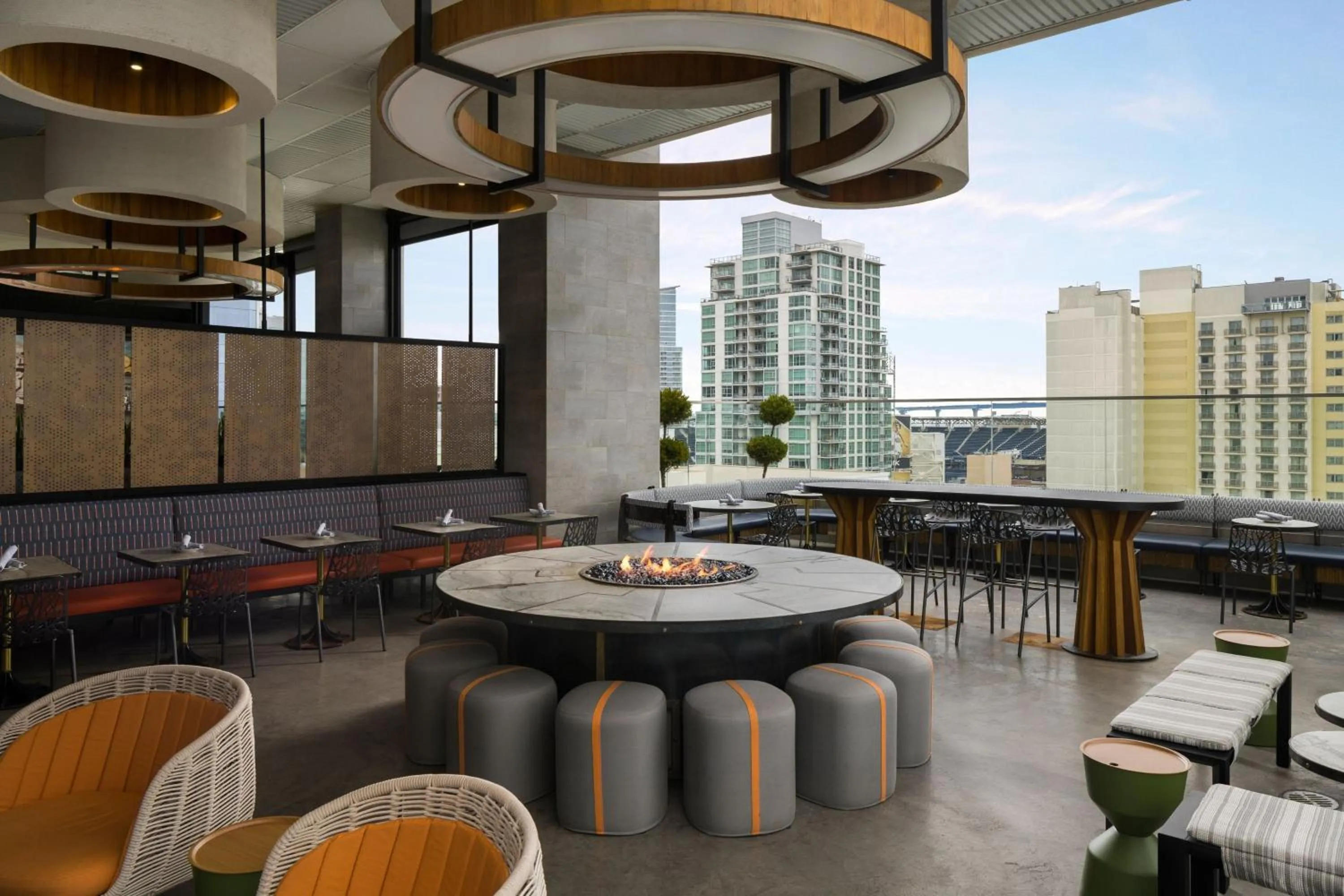 Restaurant/places to eat in Courtyard by Marriott San Diego Gaslamp/Convention Center