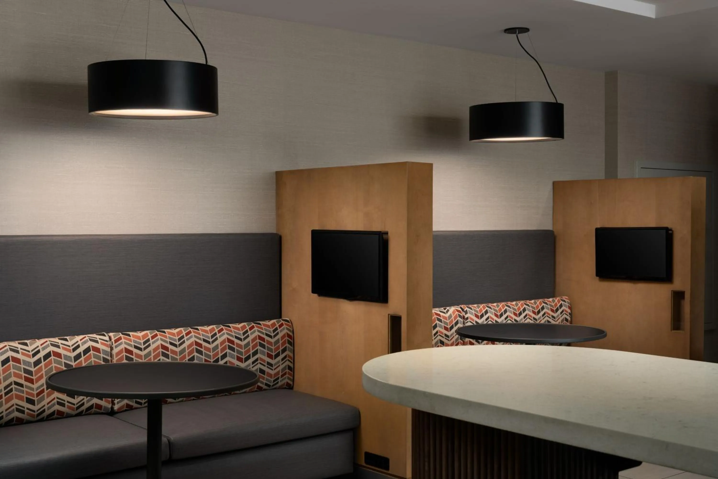 Restaurant/places to eat in Courtyard by Marriott San Diego Gaslamp/Convention Center