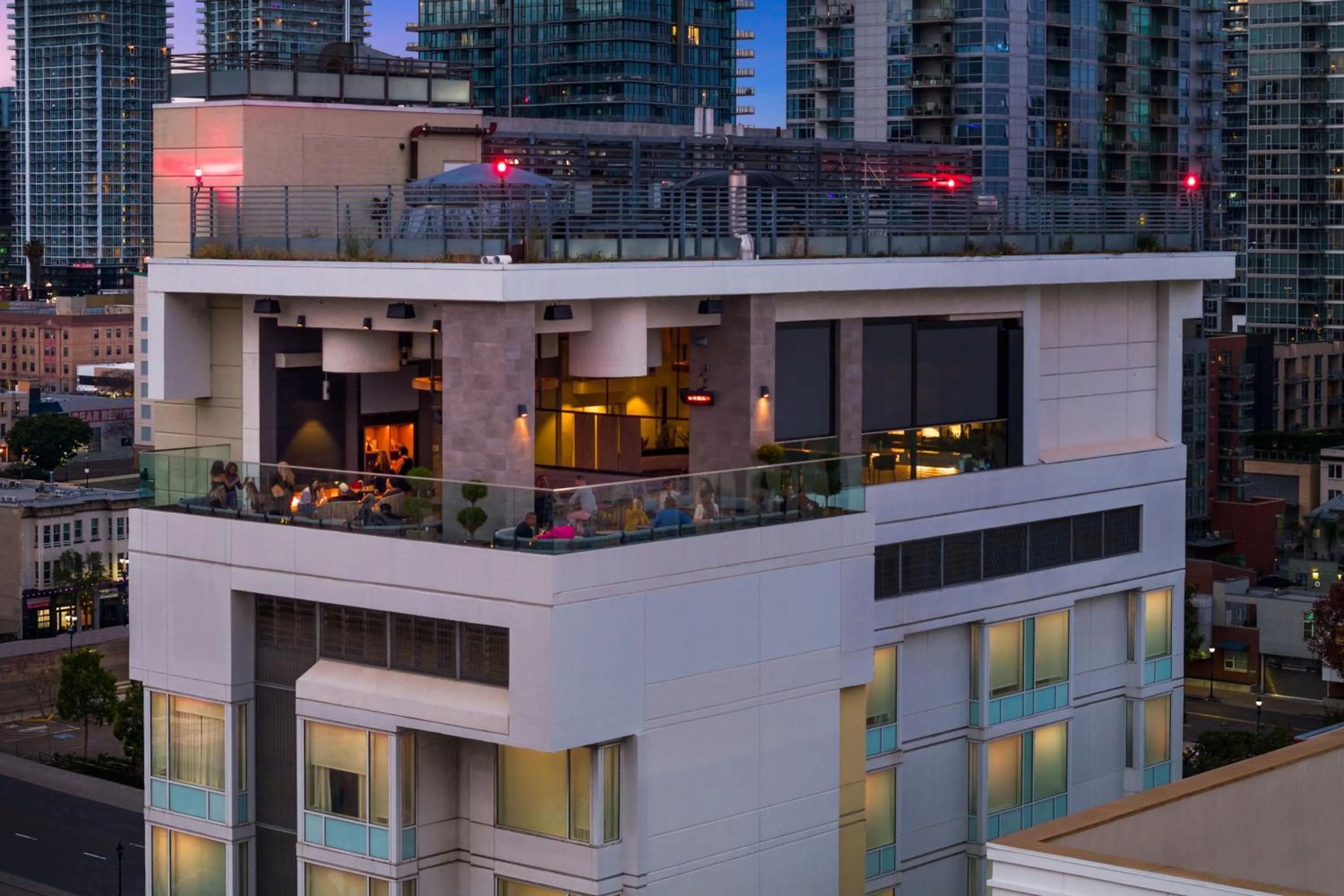 Restaurant/places to eat in Courtyard by Marriott San Diego Gaslamp/Convention Center