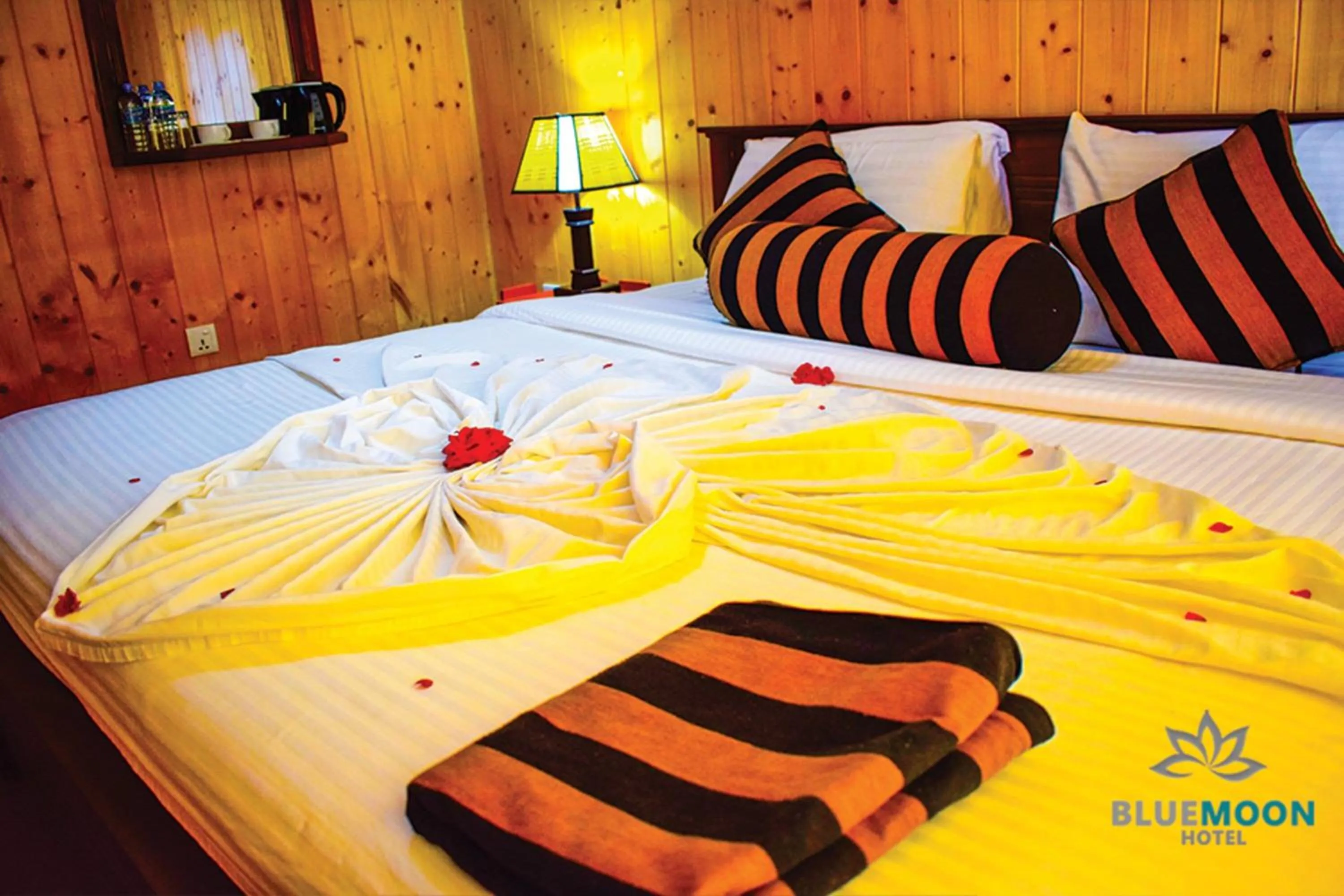 View (from property/room), Bed in Blue Moon Hotel